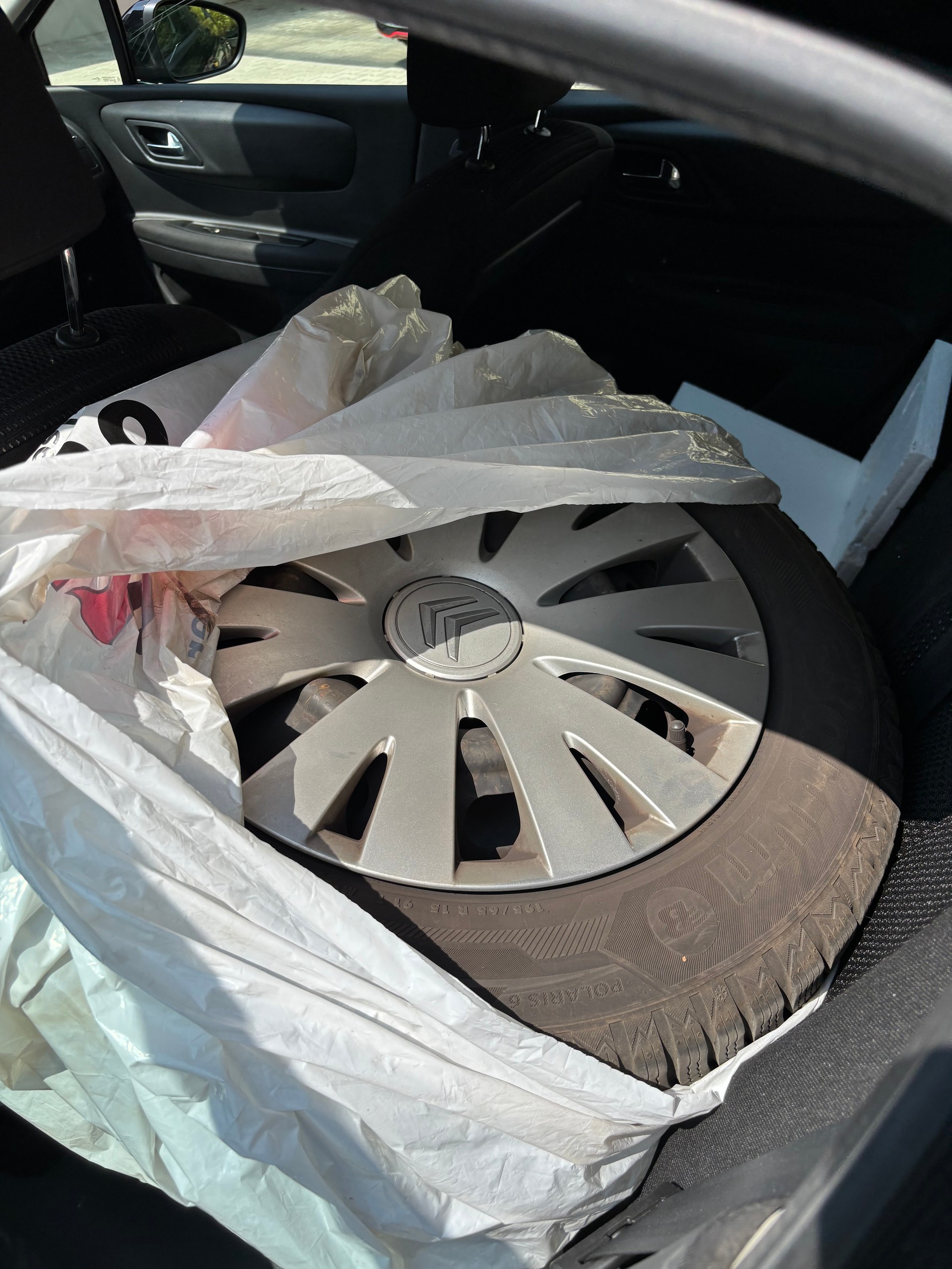 CITROEN C4 Berline 1.6i 16V VTR (Pack)-image-12