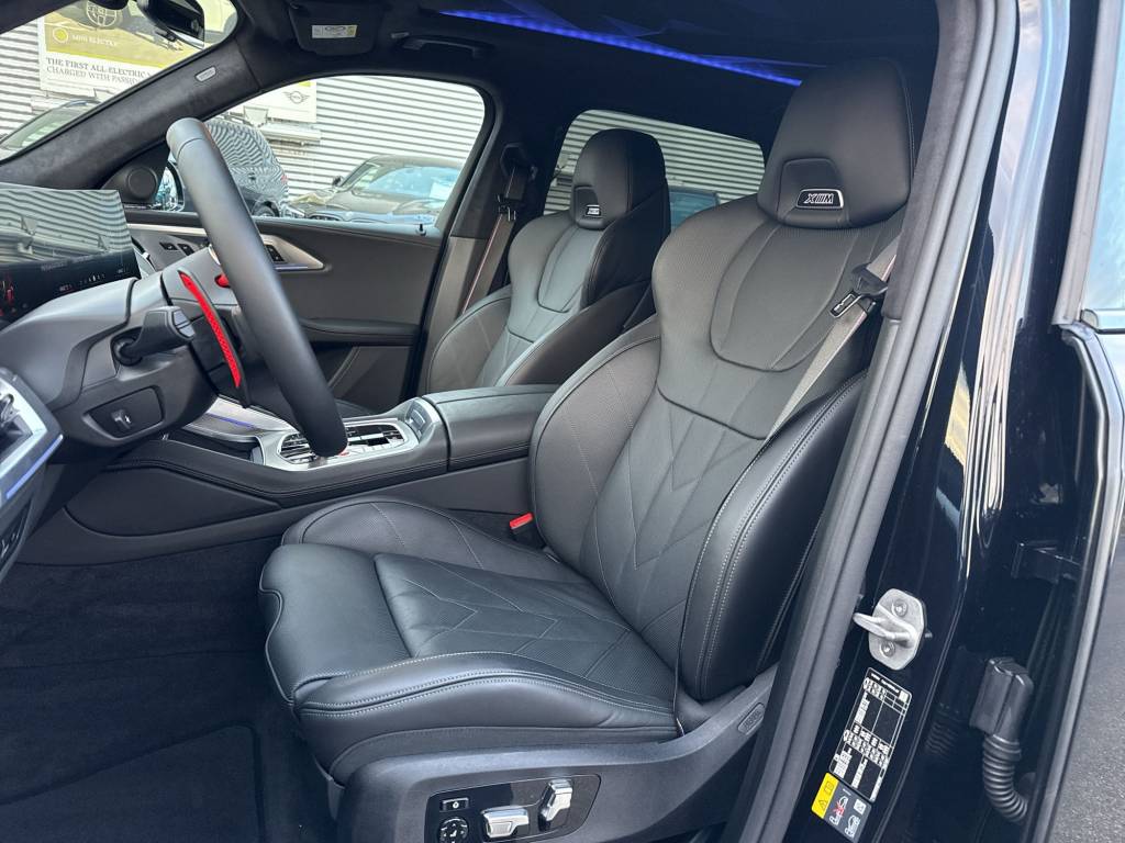 BMW XM xDrive 50e PHEV Steptronic-image-10