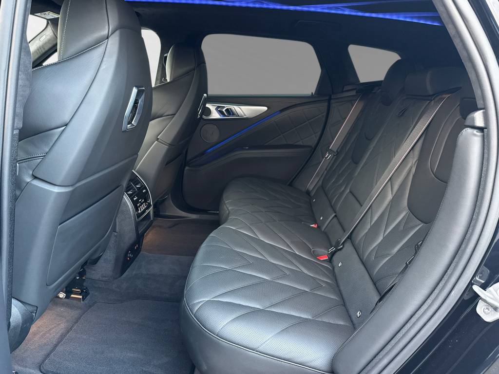 BMW XM xDrive 50e PHEV Steptronic-image-7
