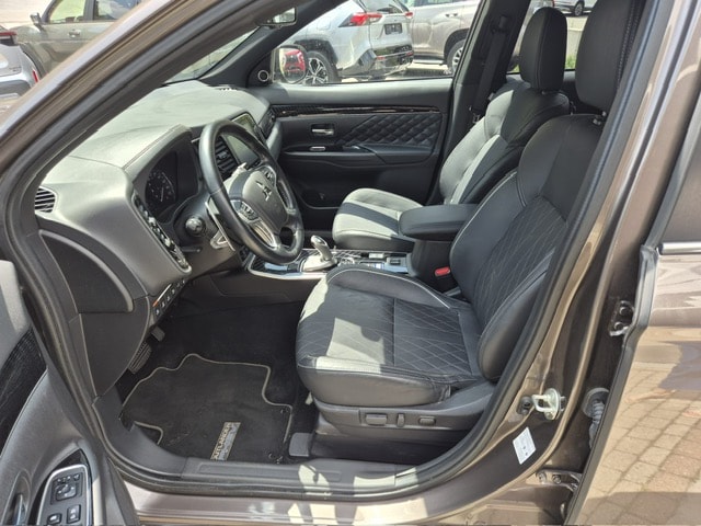 MITSUBISHI Outlander 2.4 PHEV Diamond 4WD Automatic-image-5