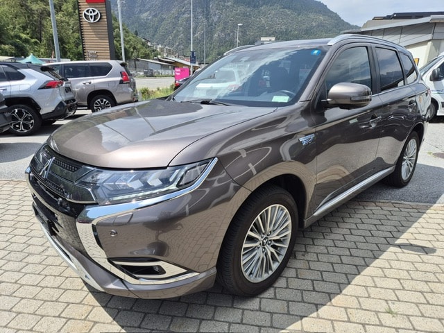 MITSUBISHI Outlander 2.4 PHEV Diamond 4WD Automatic-image-0