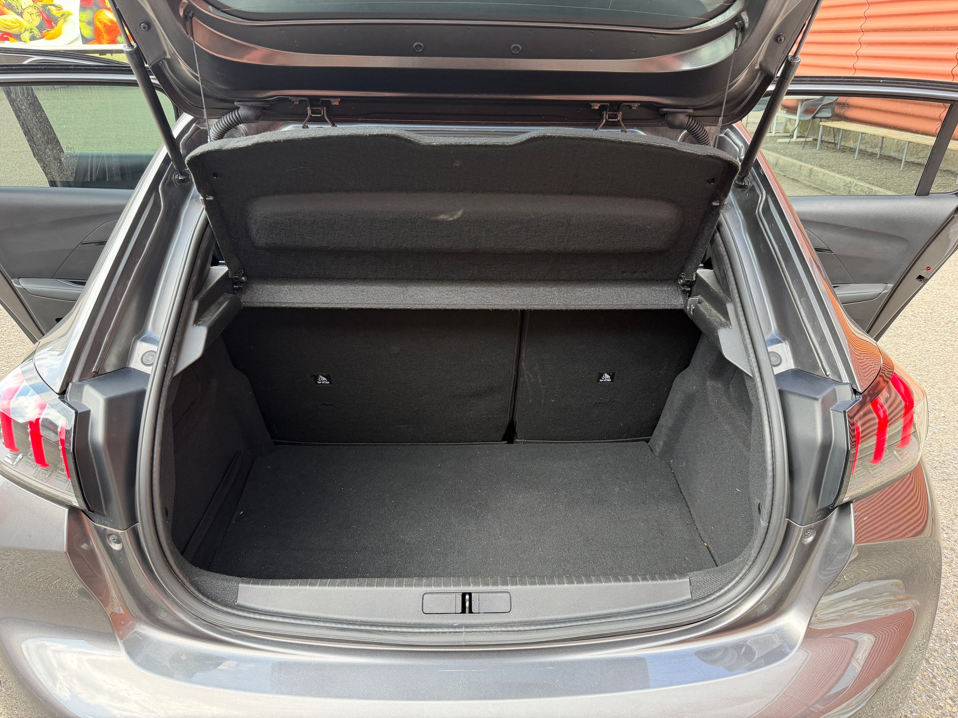 PEUGEOT 208 1.2 PureTech Active Pack EAT8-image-11