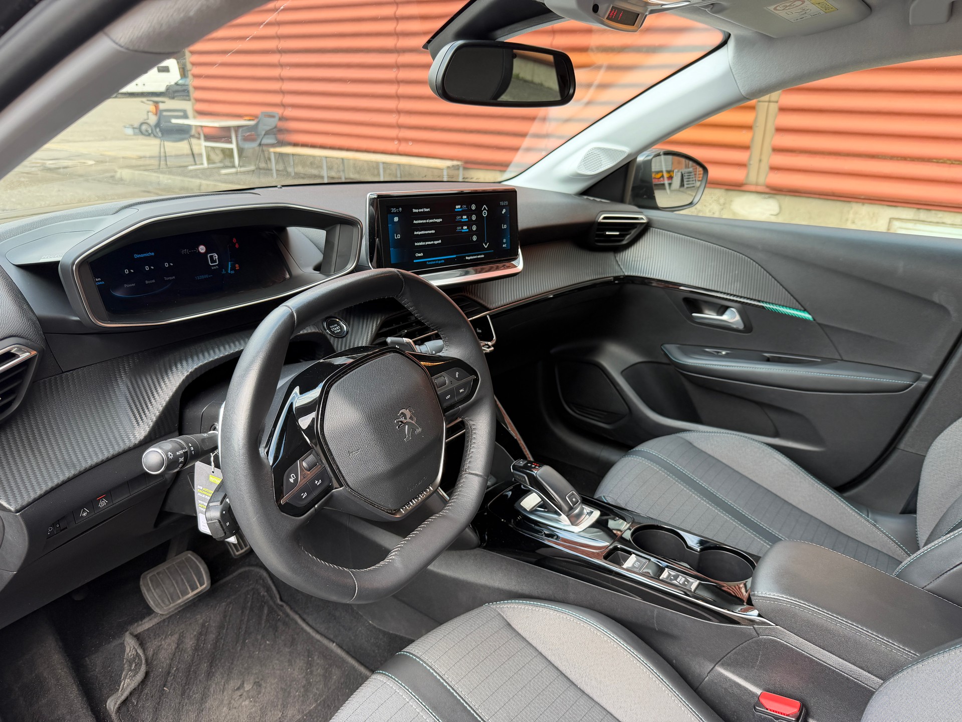 PEUGEOT 208 1.2 PureTech Active Pack EAT8-image-8