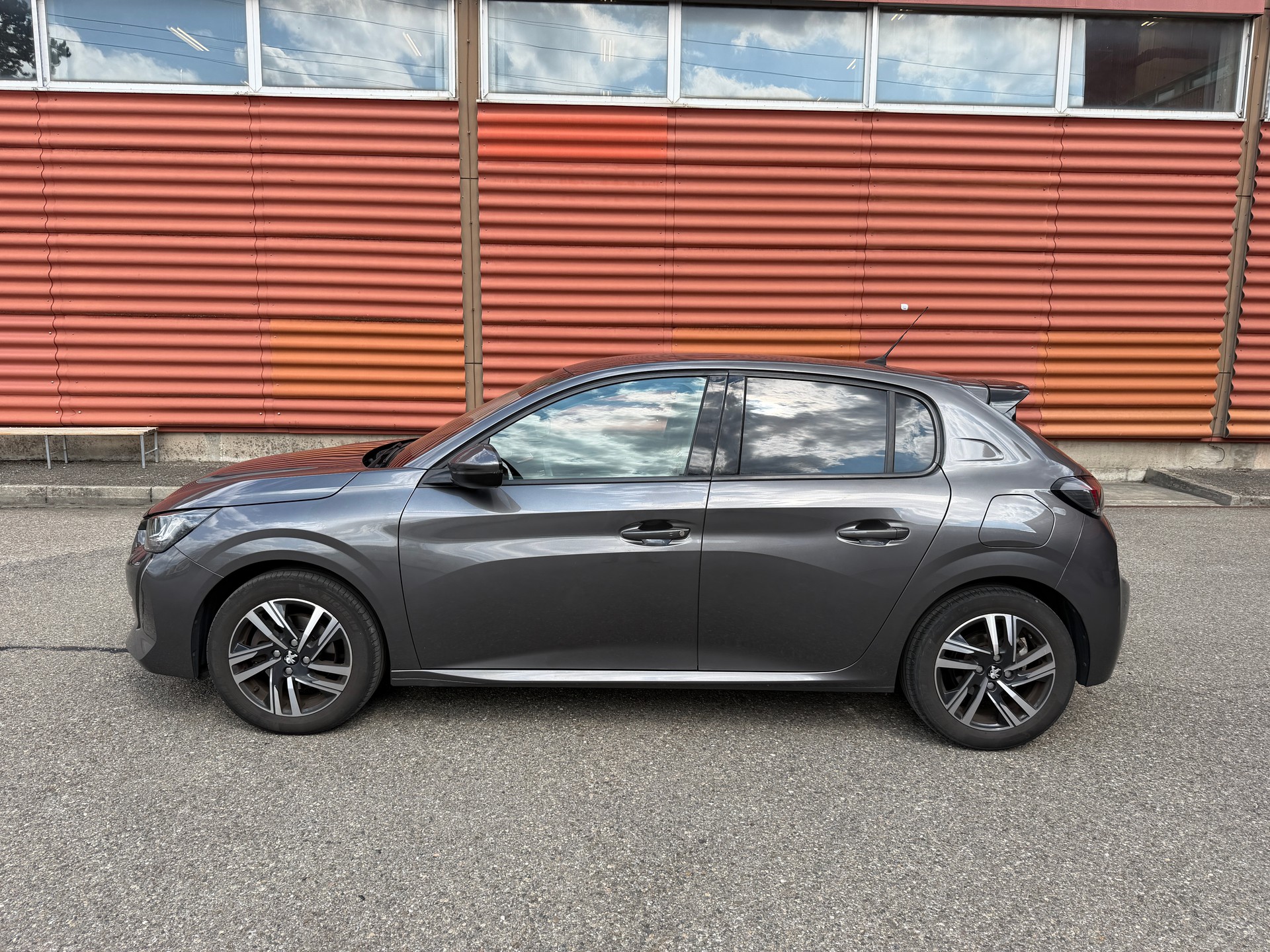 PEUGEOT 208 1.2 PureTech Active Pack EAT8-image-3