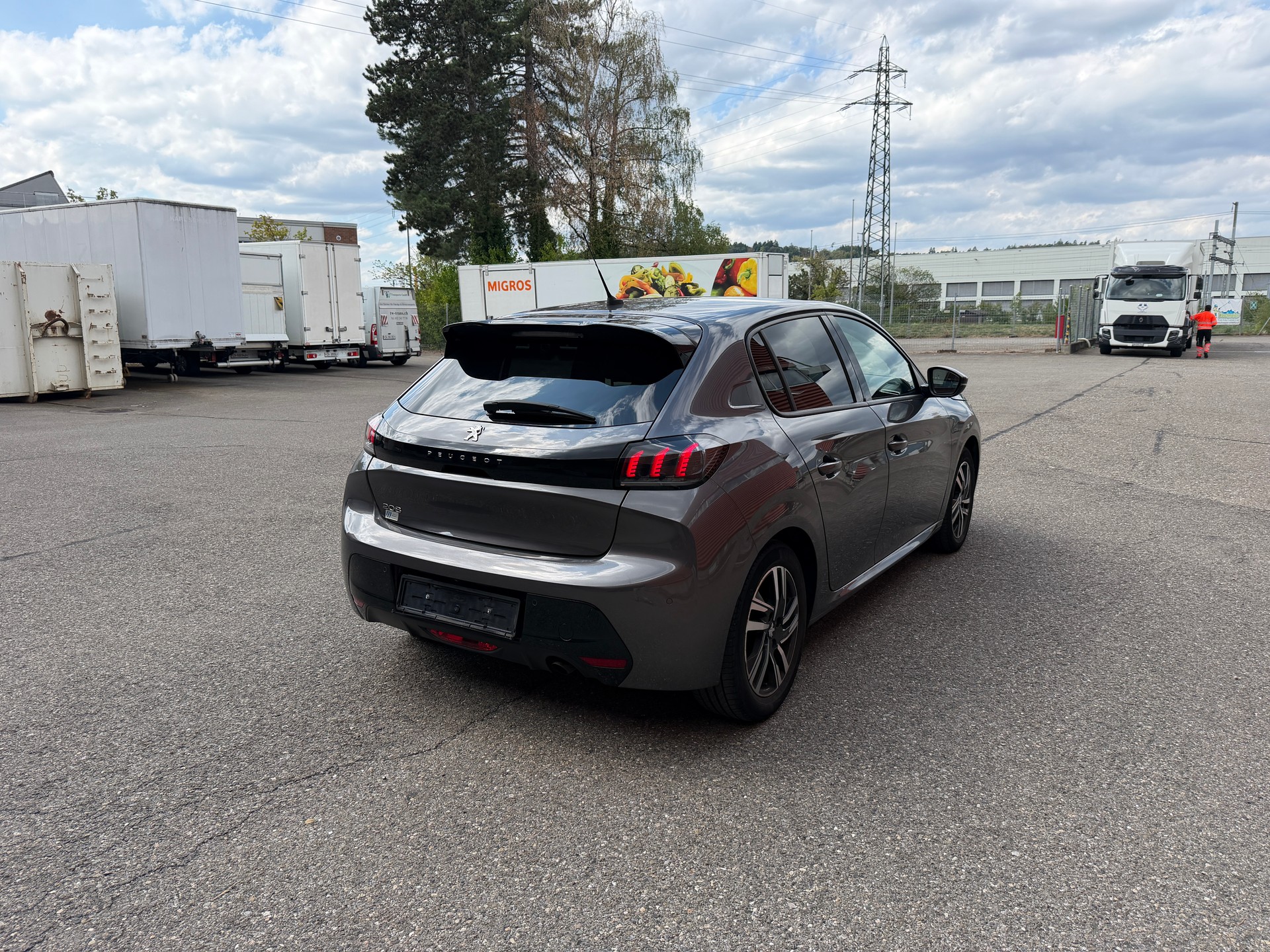 PEUGEOT 208 1.2 PureTech Active Pack EAT8-image-6