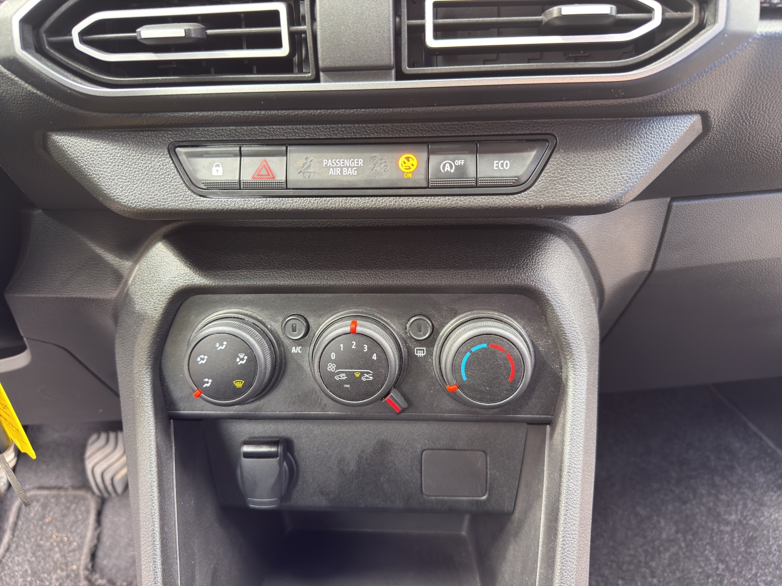 DACIA Sandero TCe 90 Expression-image-15