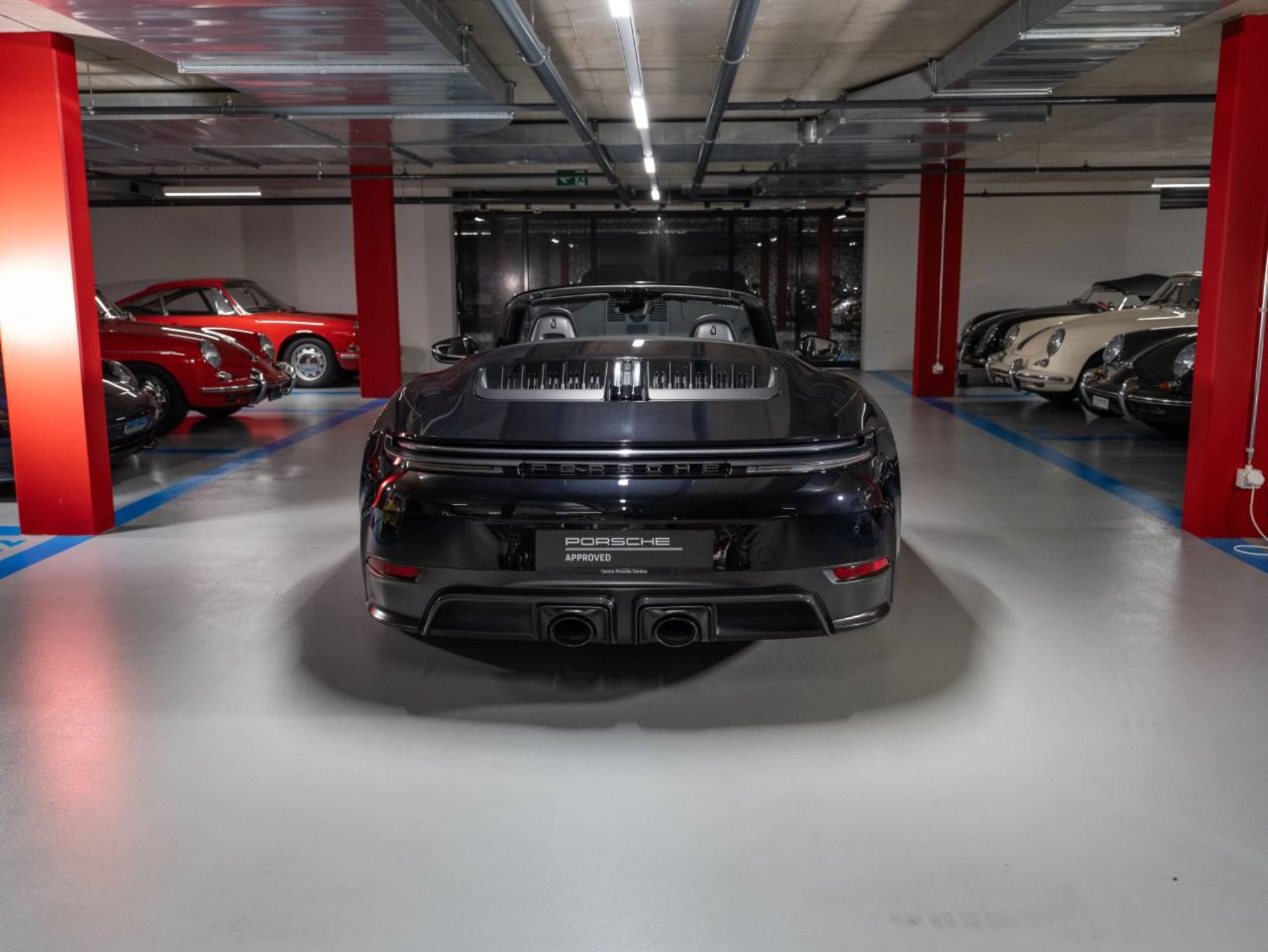 PORSCHE 911 Carrera 4 GTS Cabriolet-image-9
