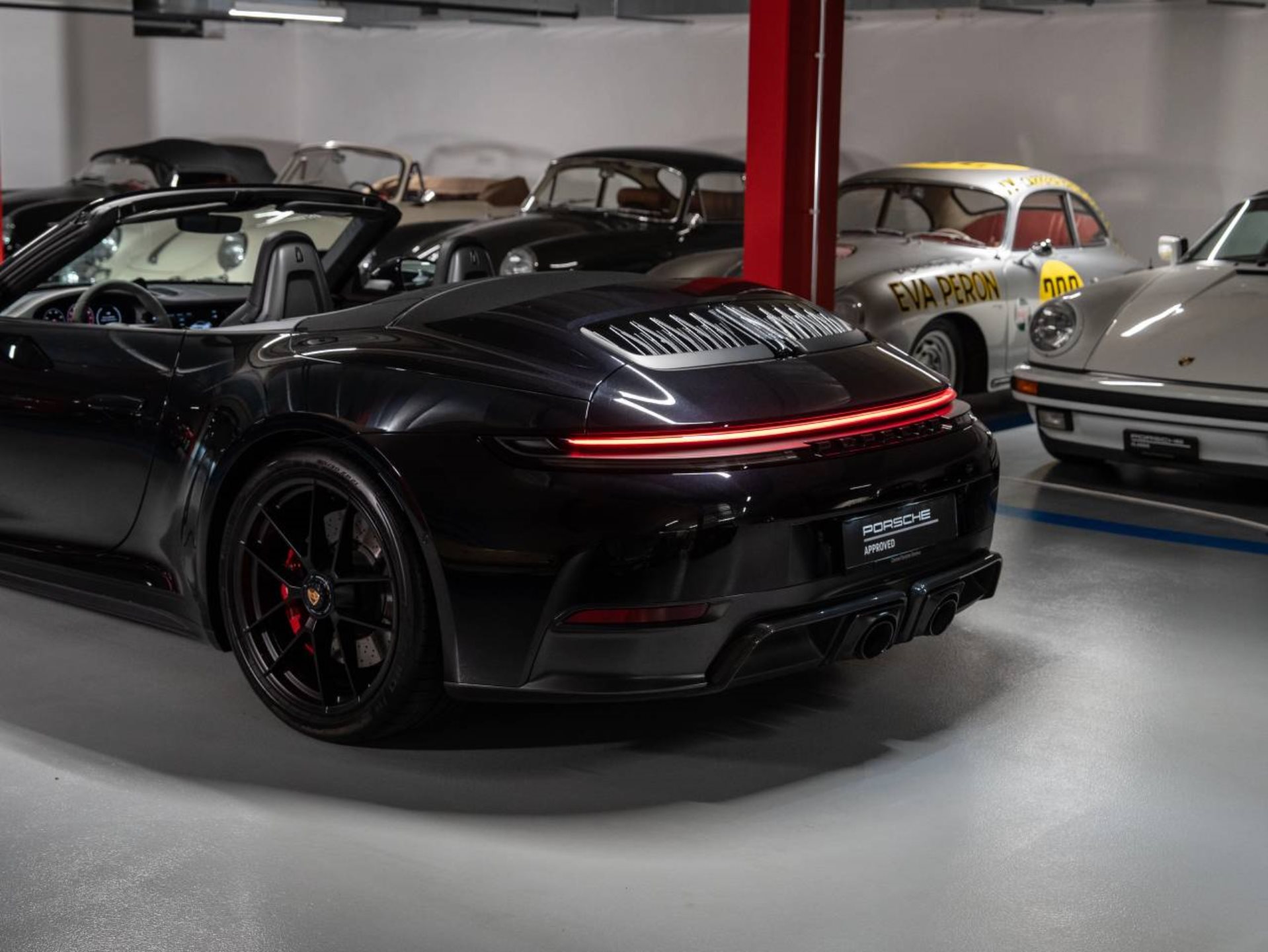 PORSCHE 911 Carrera 4 GTS Cabriolet-image-27