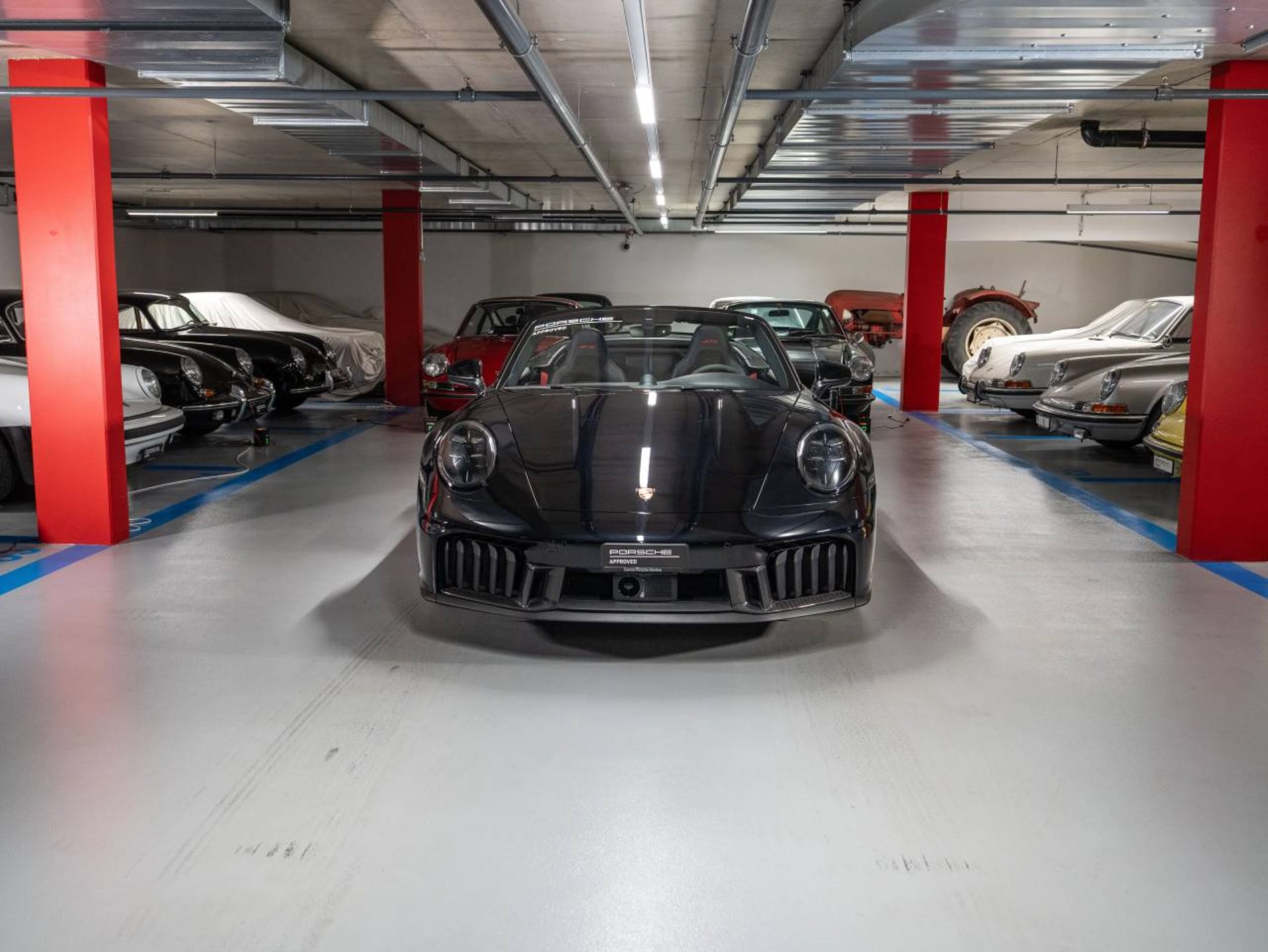 PORSCHE 911 Carrera 4 GTS Cabriolet-image-1
