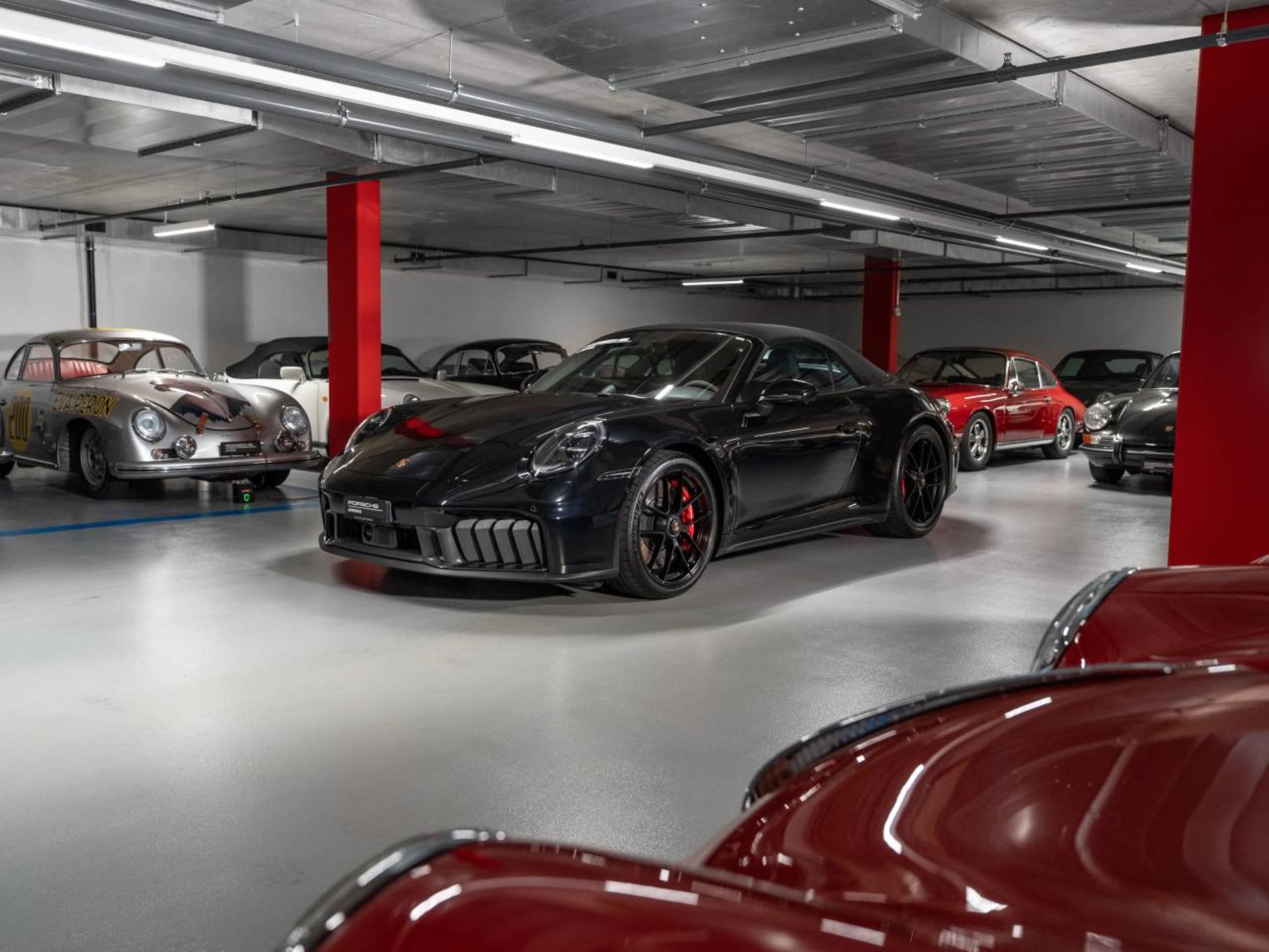 PORSCHE 911 Carrera 4 GTS Cabriolet-image-5