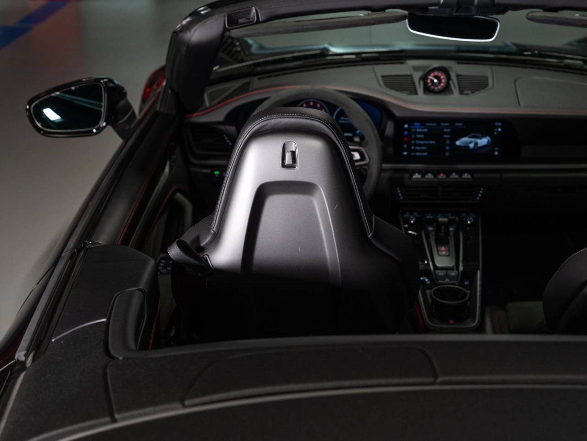 PORSCHE 911 Carrera 4 GTS Cabriolet-image-23