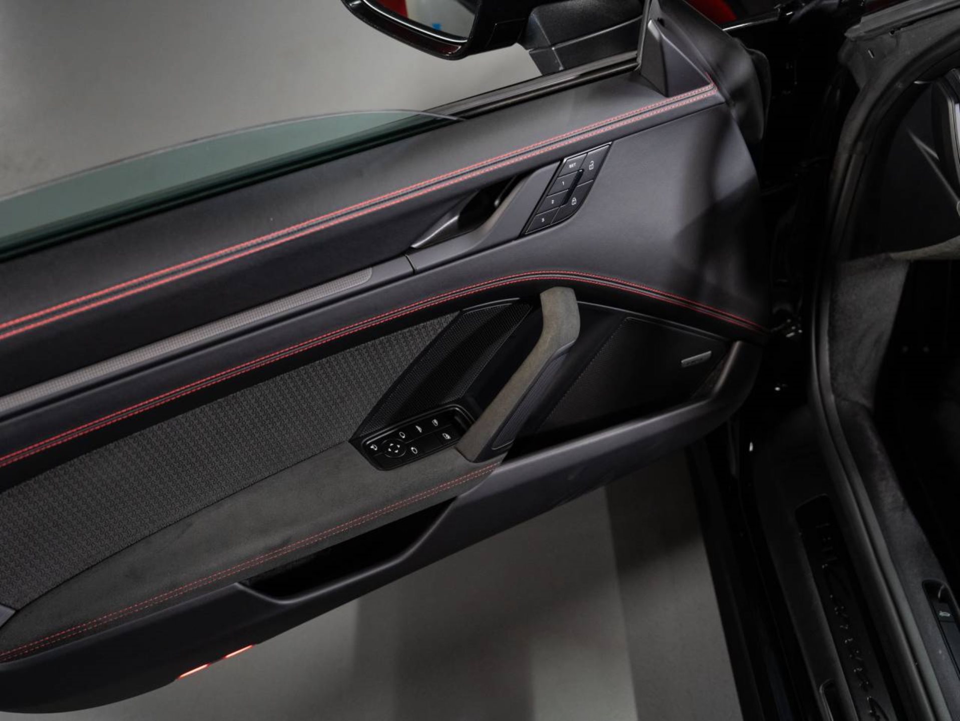 PORSCHE 911 Carrera 4 GTS Cabriolet-image-19