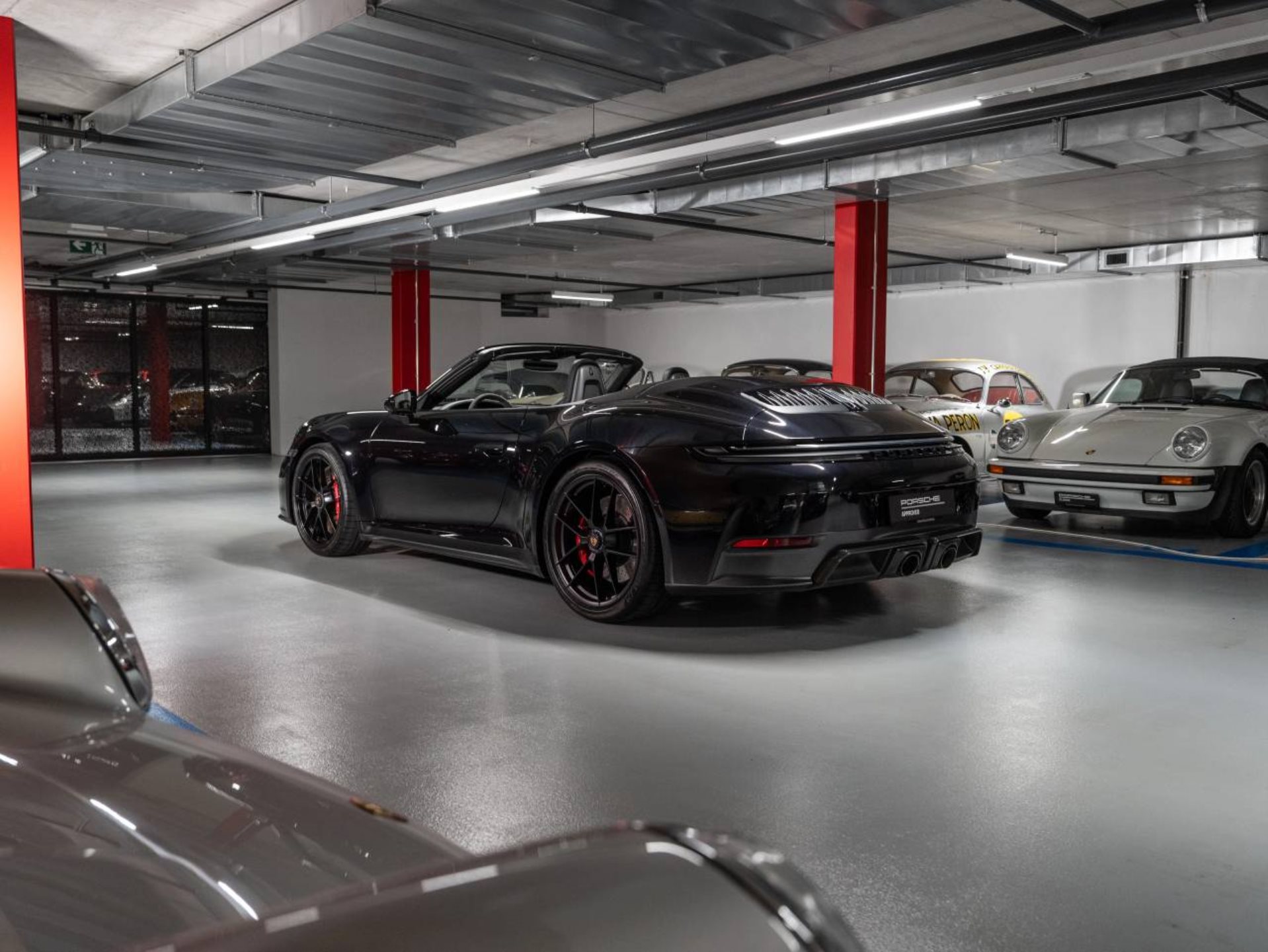 PORSCHE 911 Carrera 4 GTS Cabriolet-image-2