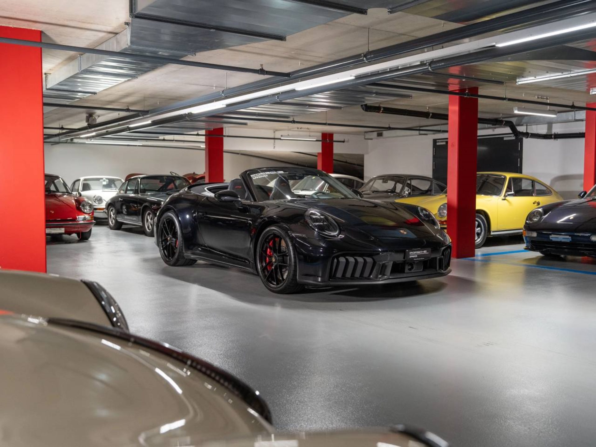 PORSCHE 911 Carrera 4 GTS Cabriolet-image-7