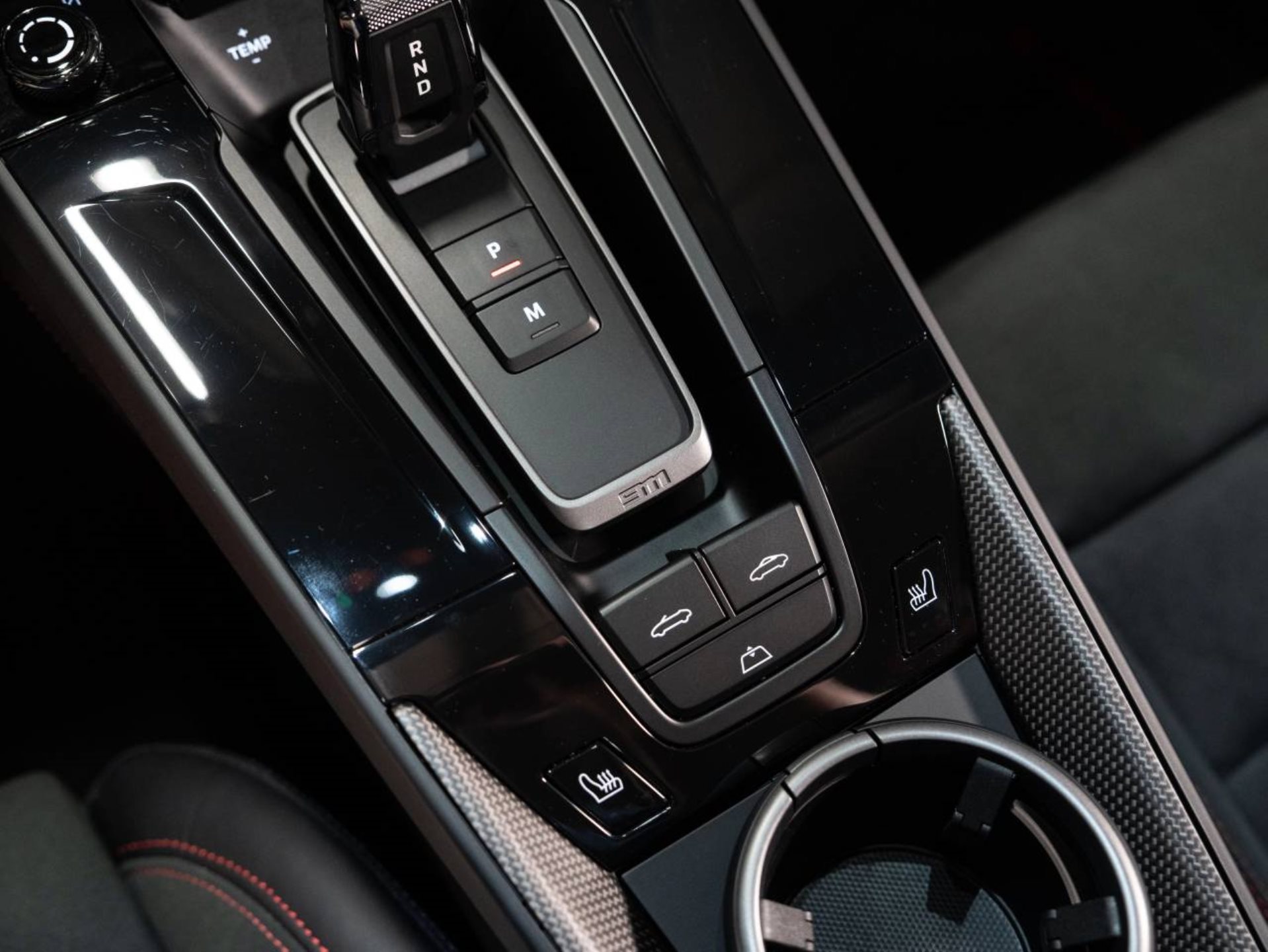 PORSCHE 911 Carrera 4 GTS Cabriolet-image-15