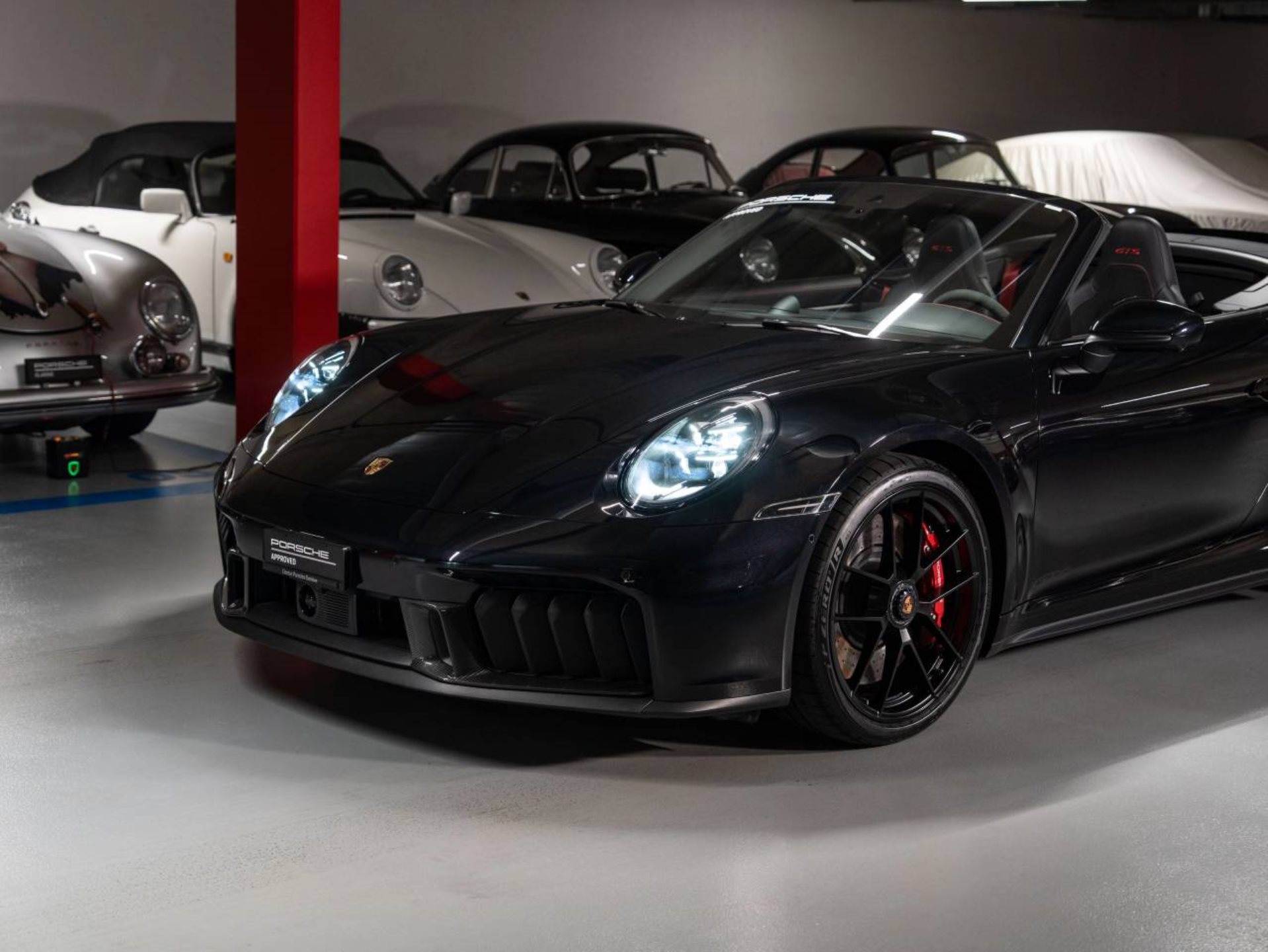 PORSCHE 911 Carrera 4 GTS Cabriolet-image-26