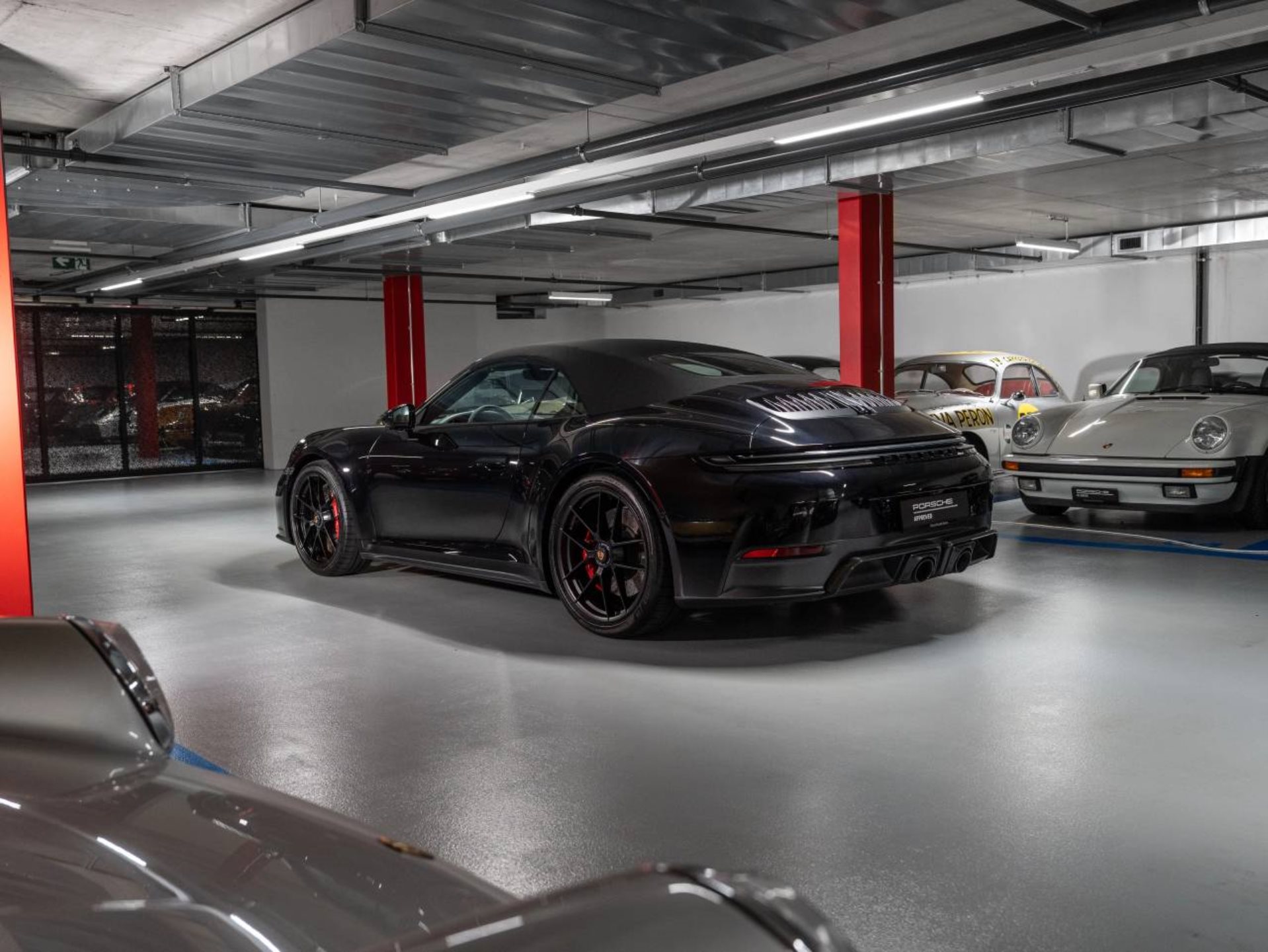 PORSCHE 911 Carrera 4 GTS Cabriolet-image-6