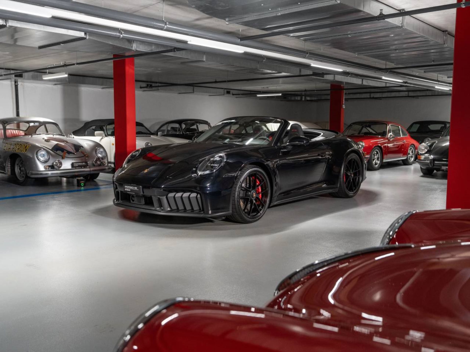 PORSCHE 911 Carrera 4 GTS Cabriolet-image-0