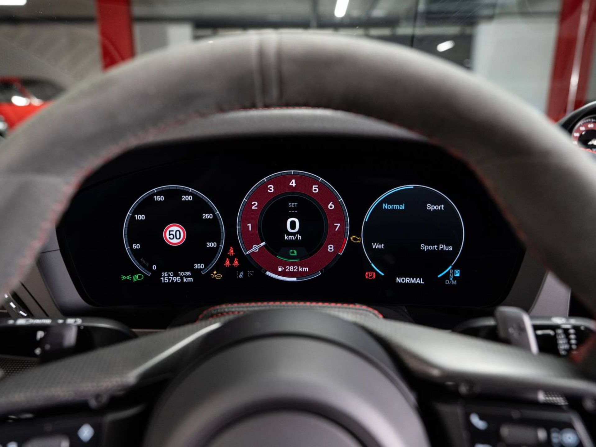 PORSCHE 911 Carrera 4 GTS Cabriolet-image-13