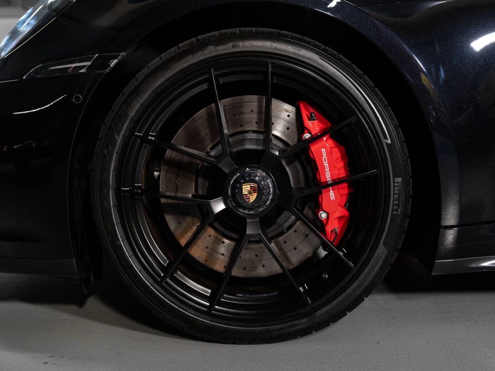 PORSCHE 911 Carrera 4 GTS Cabriolet-image-25