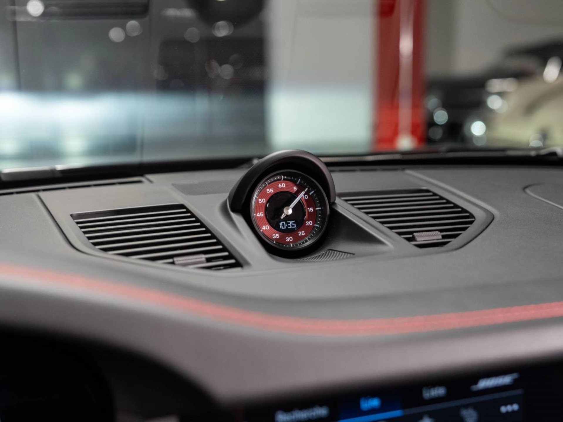 PORSCHE 911 Carrera 4 GTS Cabriolet-image-11