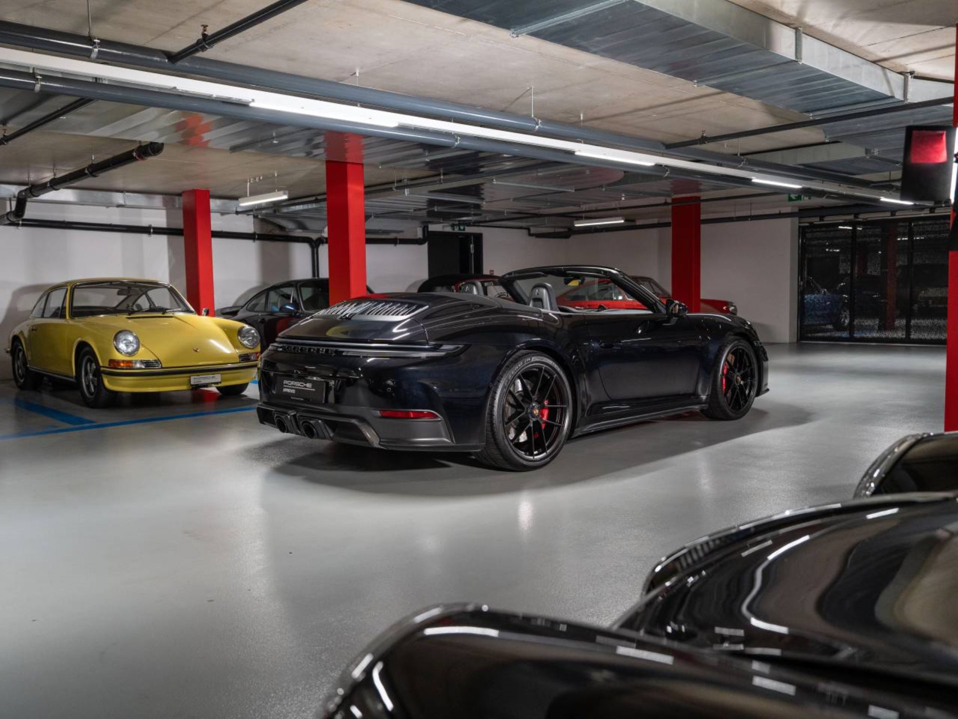 PORSCHE 911 Carrera 4 GTS Cabriolet-image-8