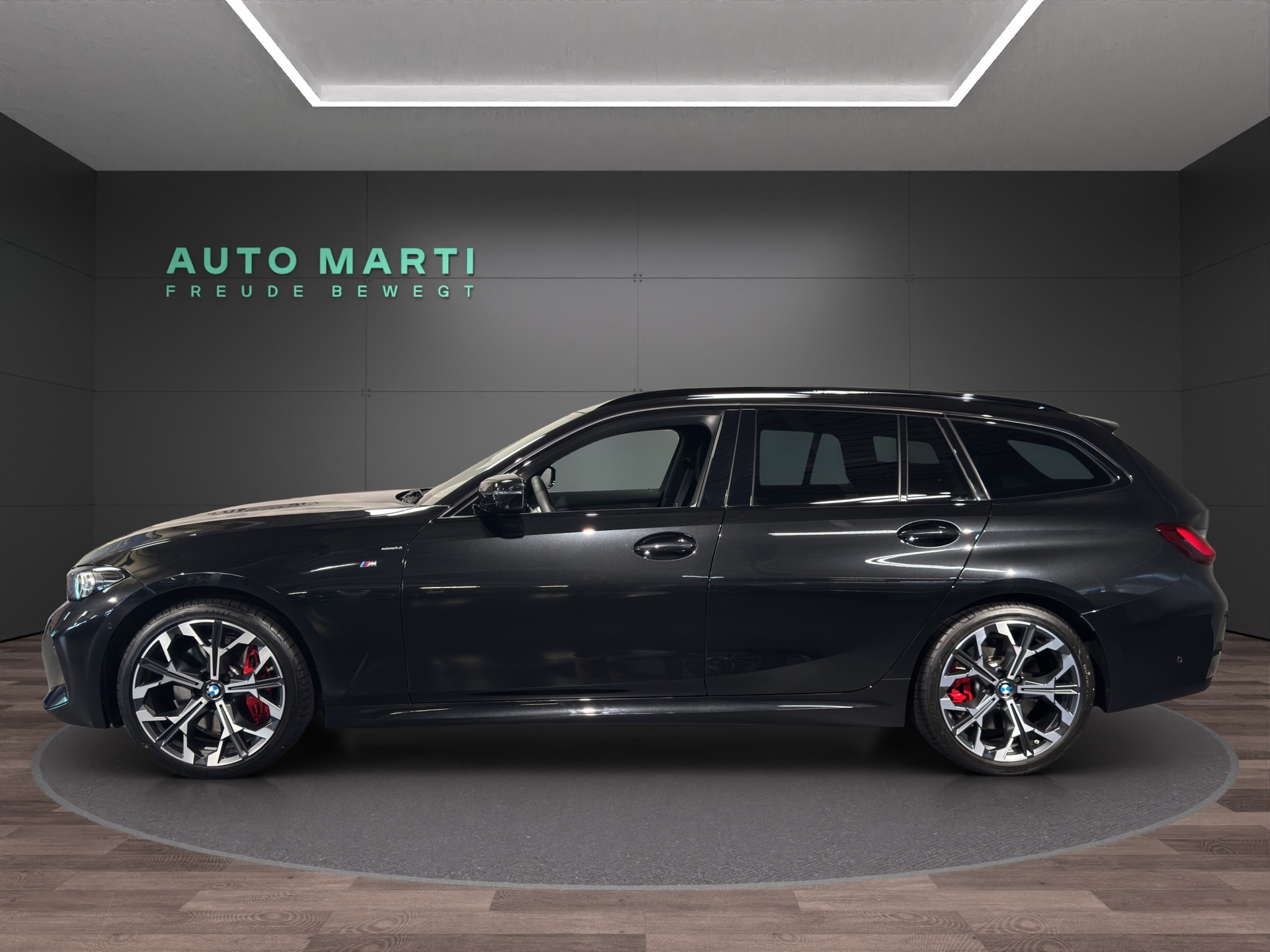 BMW 320d xDrive Touring M Sport-image-1