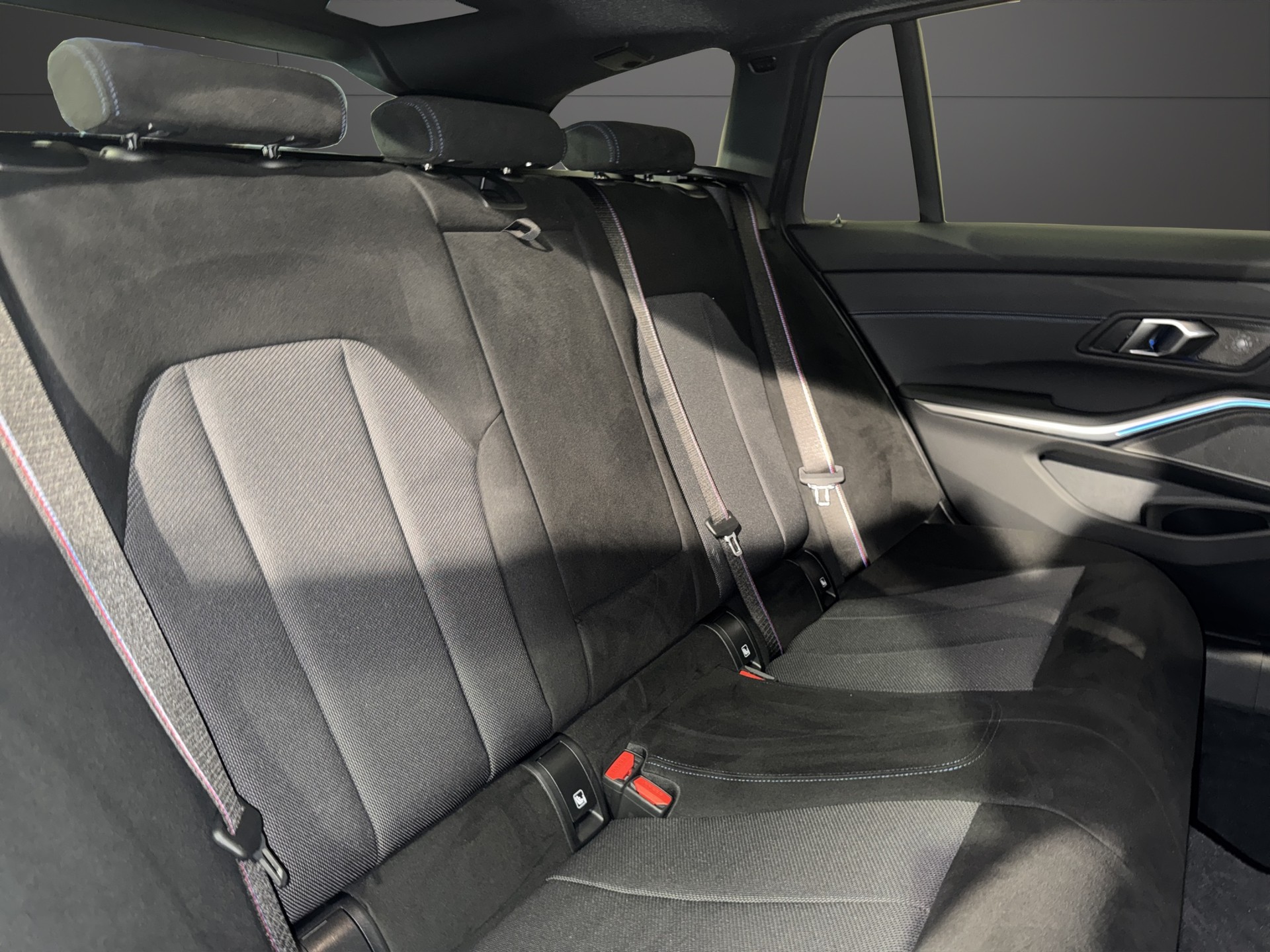 BMW 320d xDrive Touring M Sport-image-16