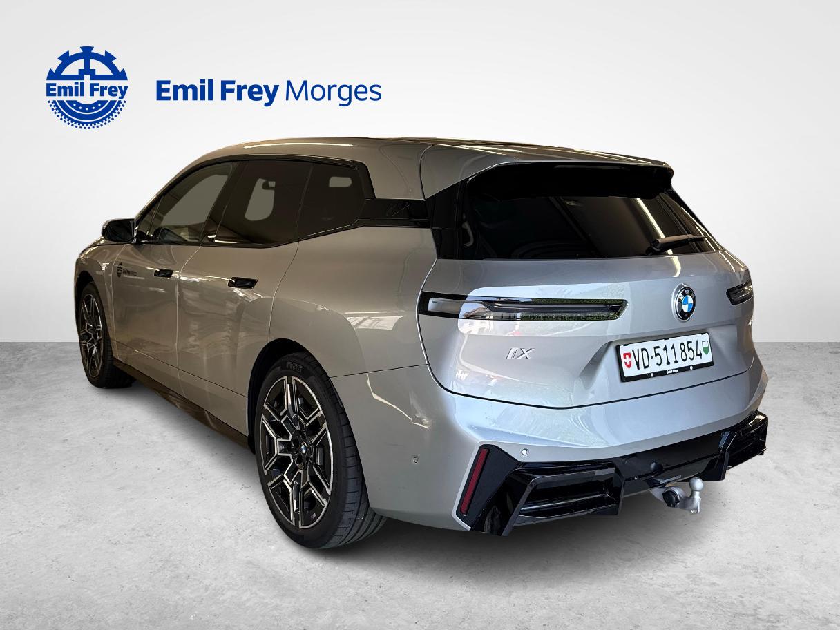 BMW iX xDrive60-image-2
