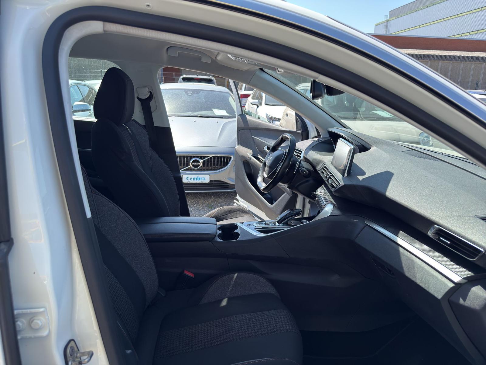 PEUGEOT 5008 1.5 BlueHDi Business Line-image-10