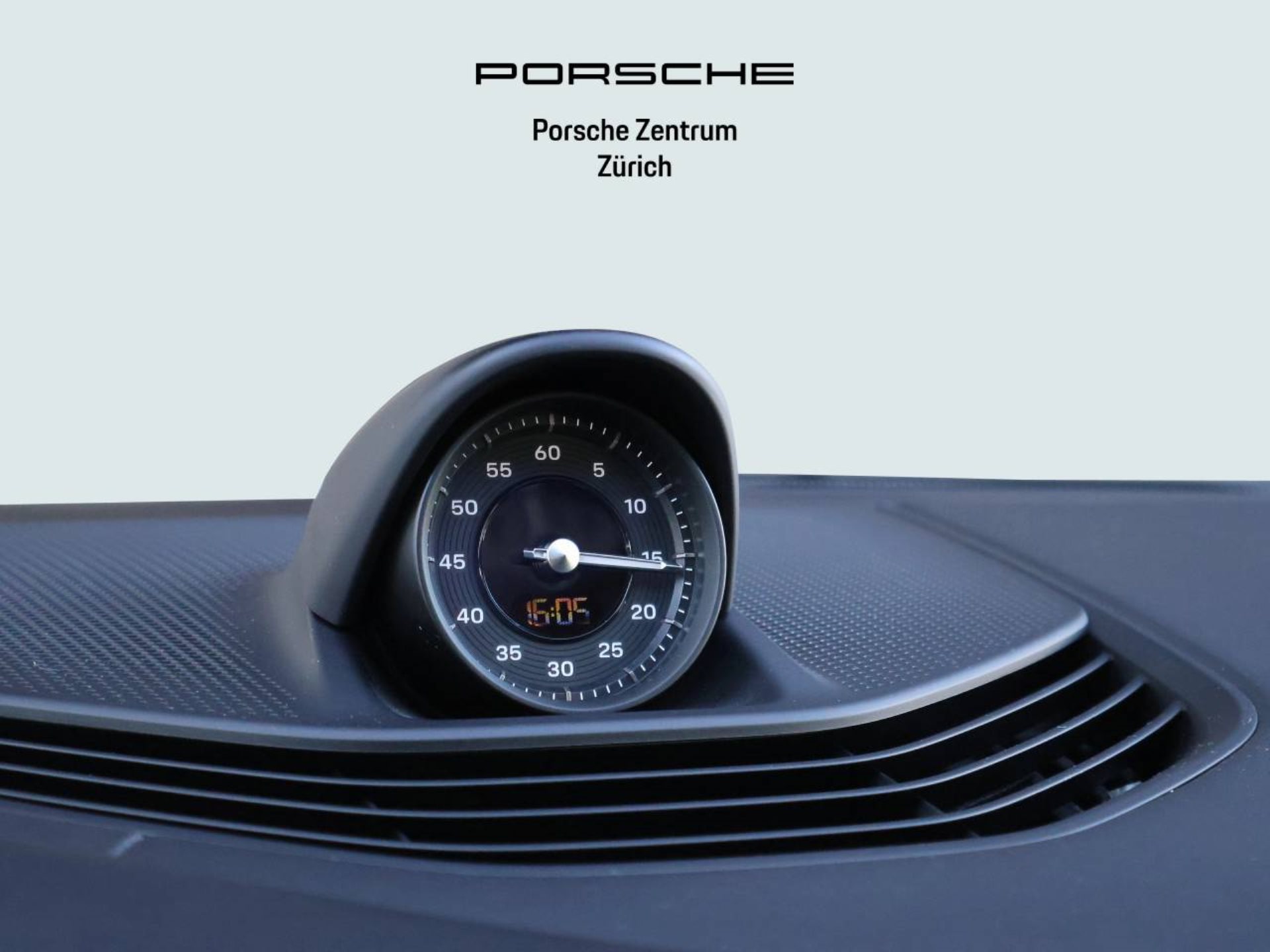 PORSCHE Taycan 4 Cross Turismo-image-25