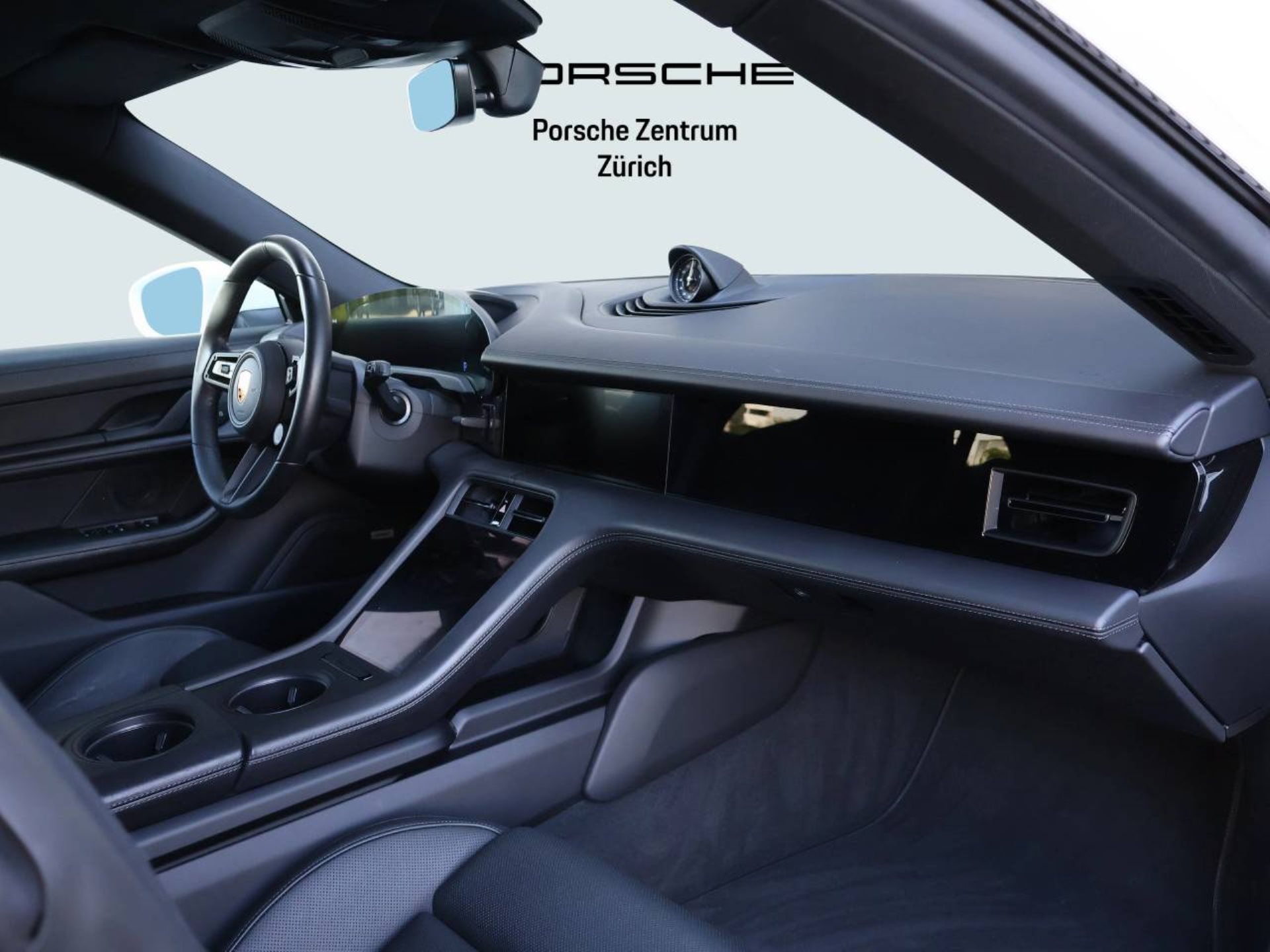 PORSCHE Taycan 4 Cross Turismo-image-12