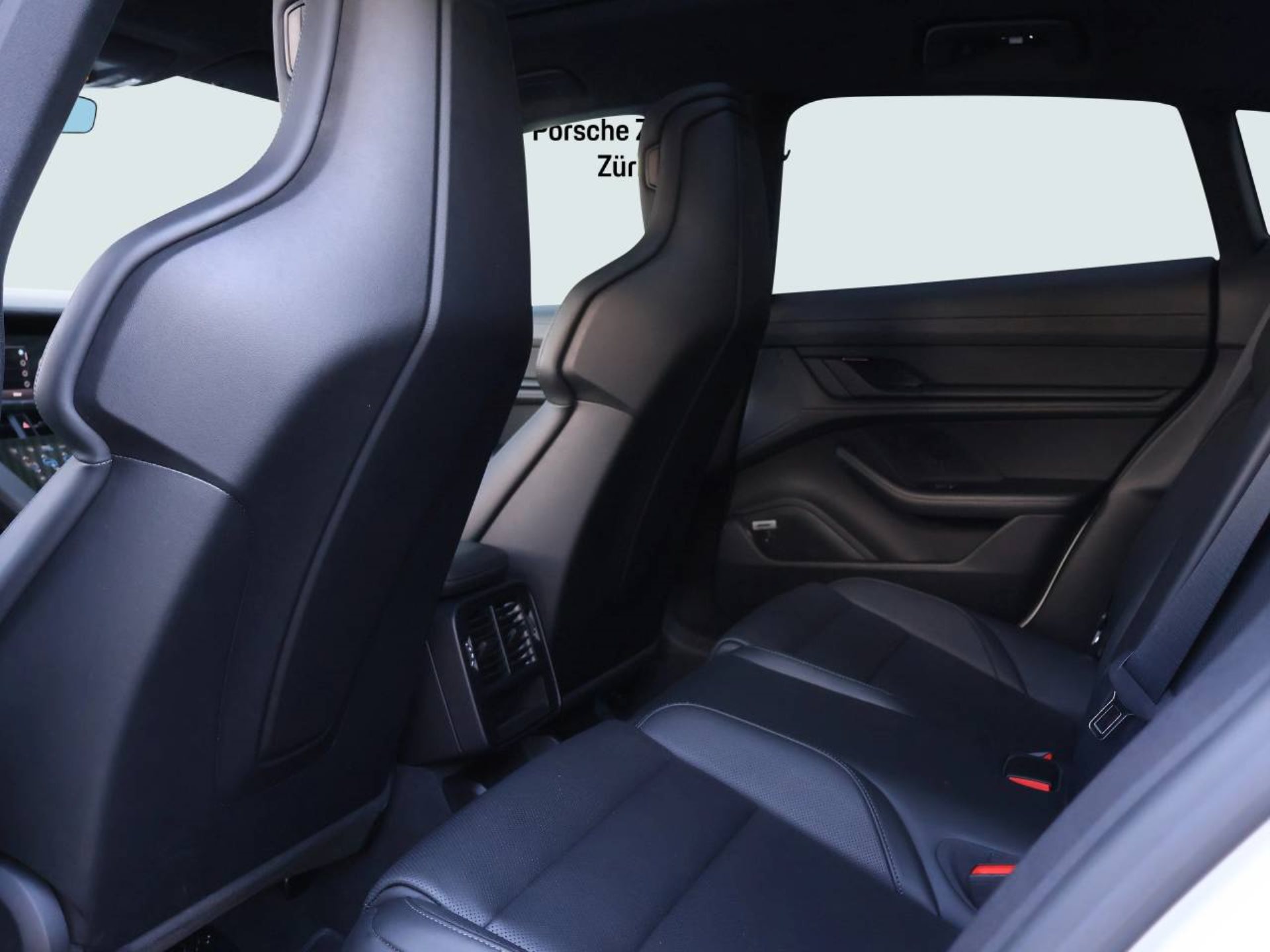 PORSCHE Taycan 4 Cross Turismo-image-14