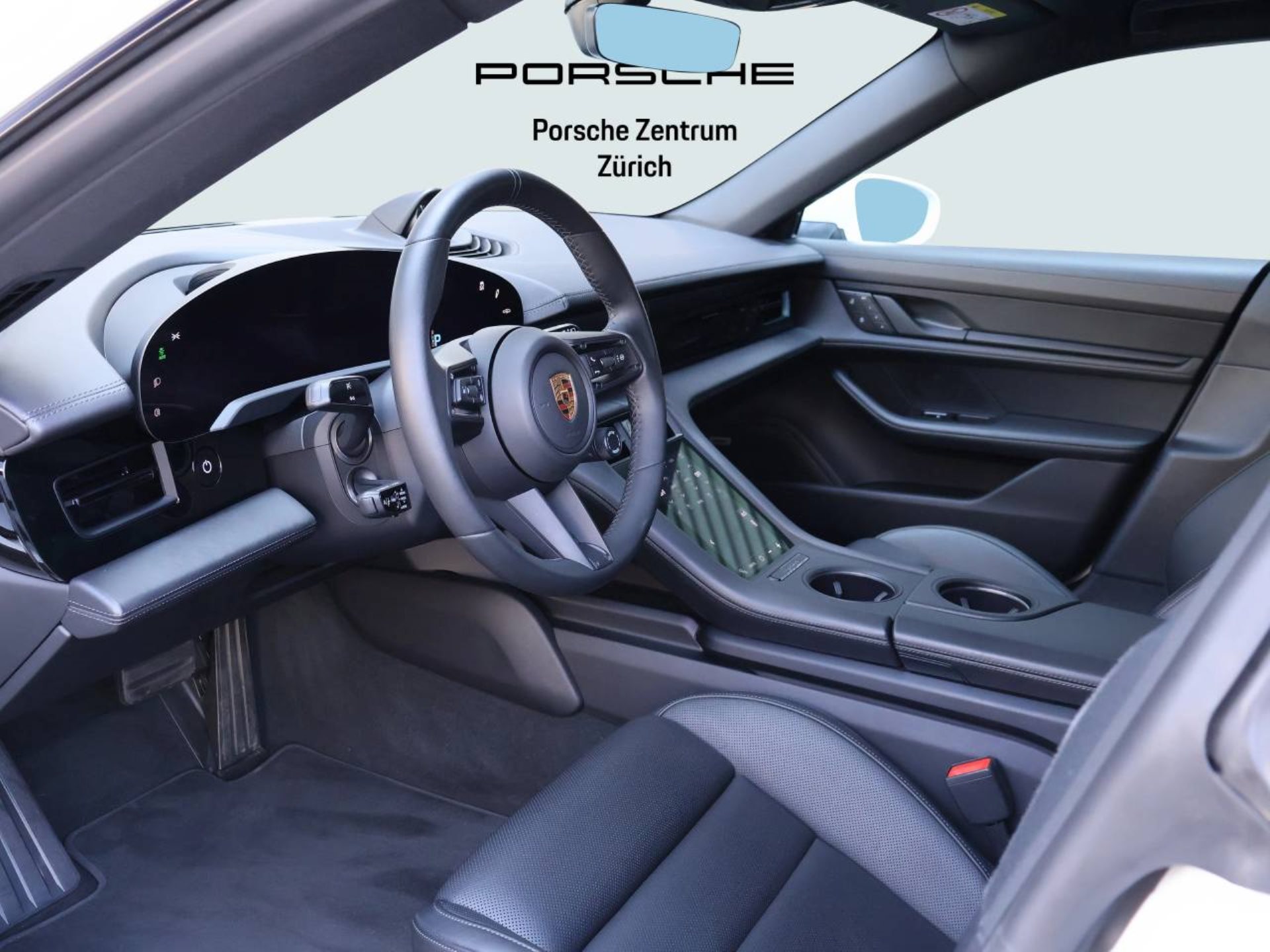 PORSCHE Taycan 4 Cross Turismo-showroom-element-3