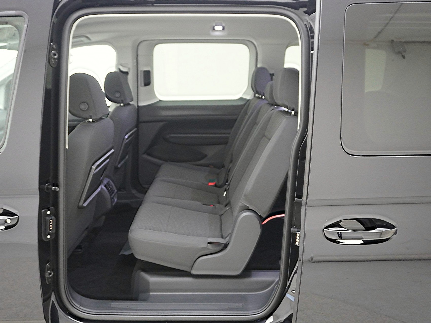 VW Caddy Maxi Outdoor 2.0 TDI 4Motion-image-15