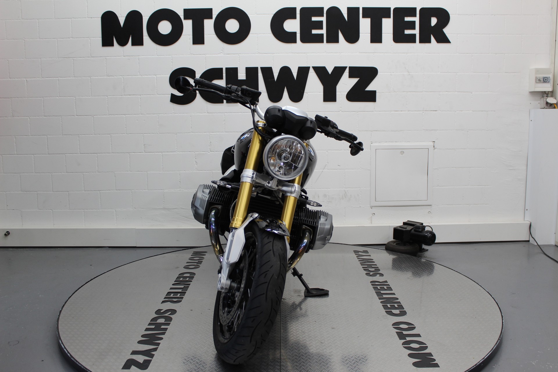BMW R nineT ABS-showroom-element-2