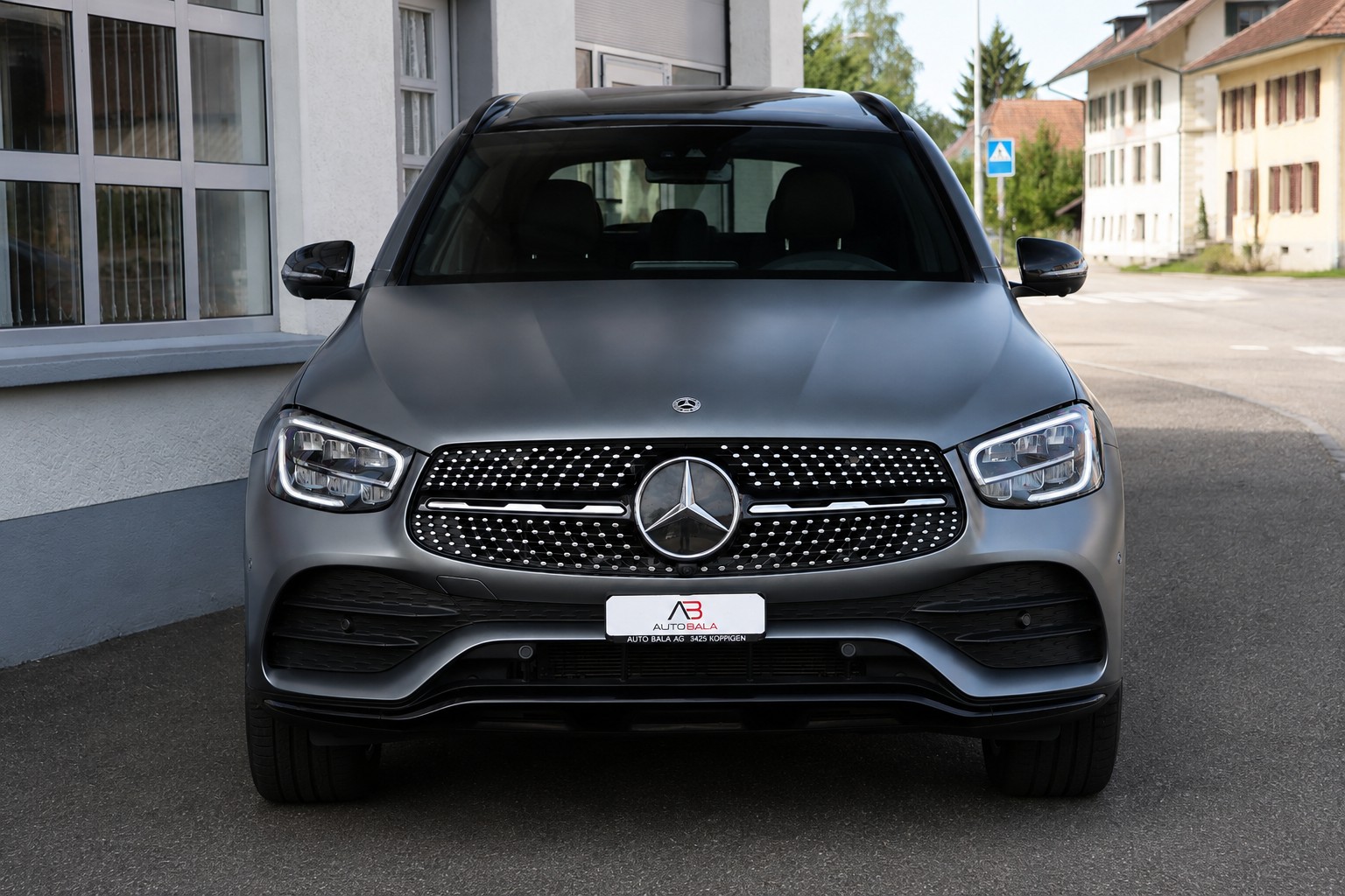 MERCEDES-BENZ GLC 300 de AMG Line 4Matic 9G-Tronic (CH) *Designo Magno Grey*-showroom-element-1