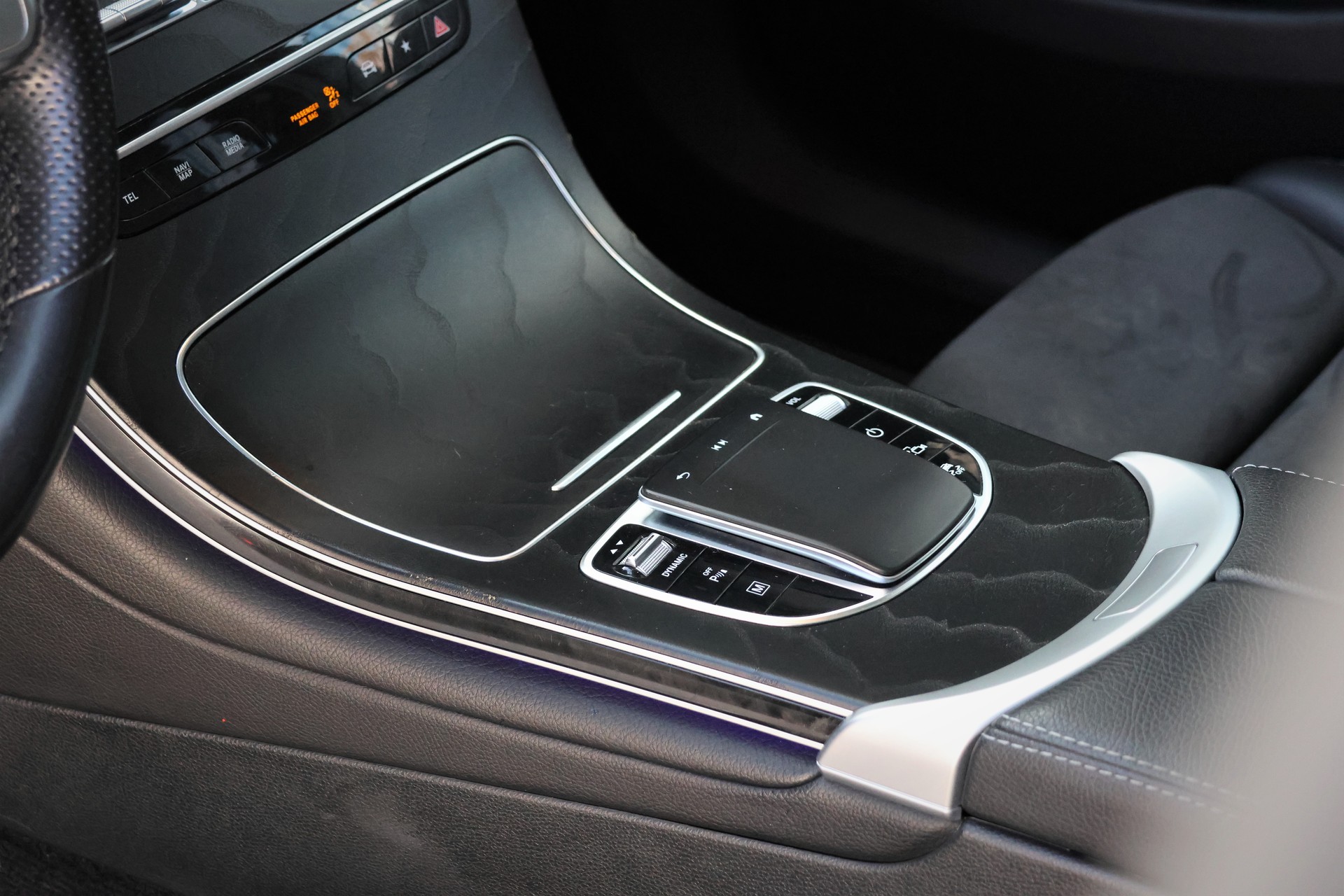 MERCEDES-BENZ GLC 300 de AMG Line 4Matic 9G-Tronic (CH) *Designo Magno Grey*-image-9