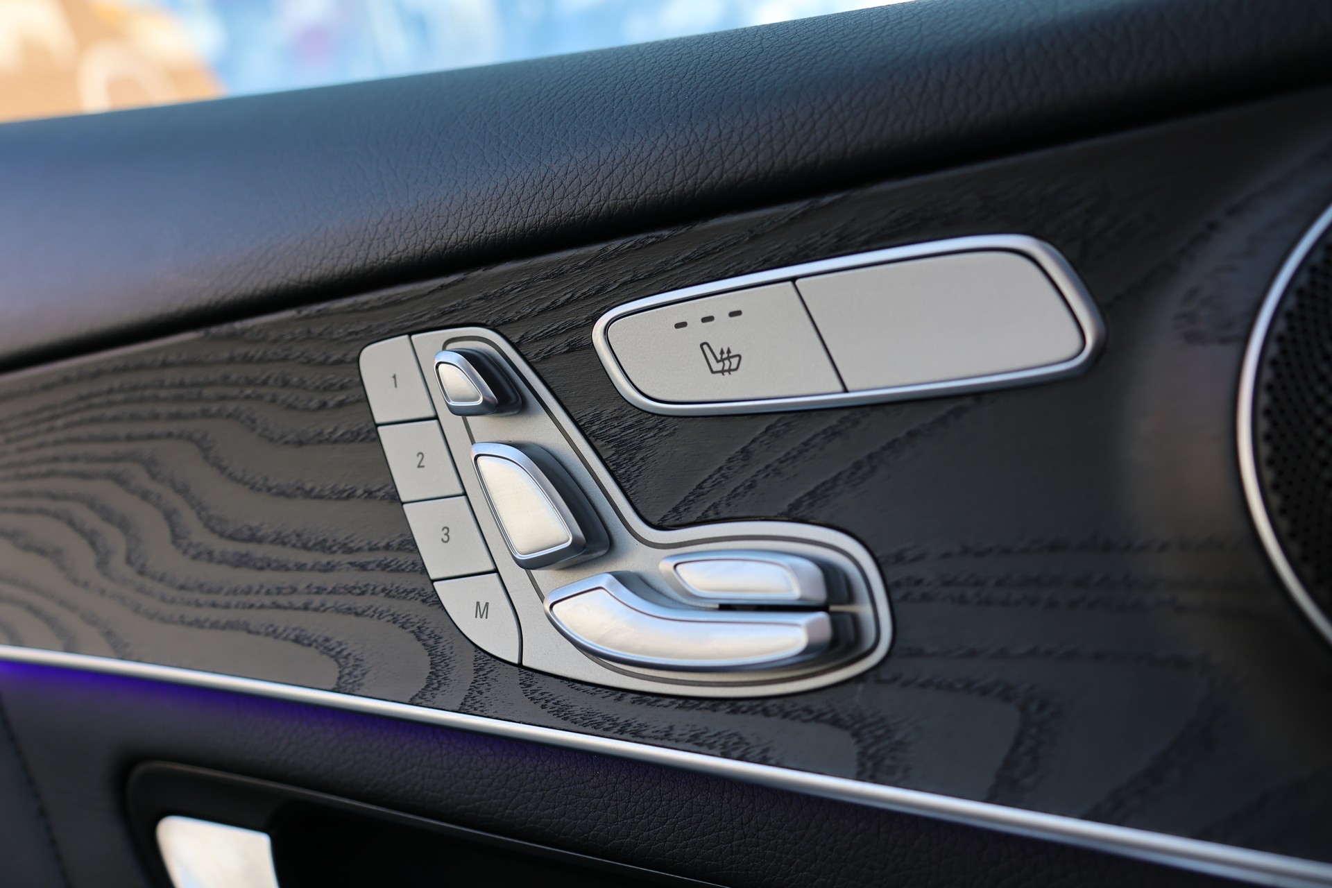 MERCEDES-BENZ GLC 300 de AMG Line 4Matic 9G-Tronic (CH) *Designo Magno Grey*-image-10