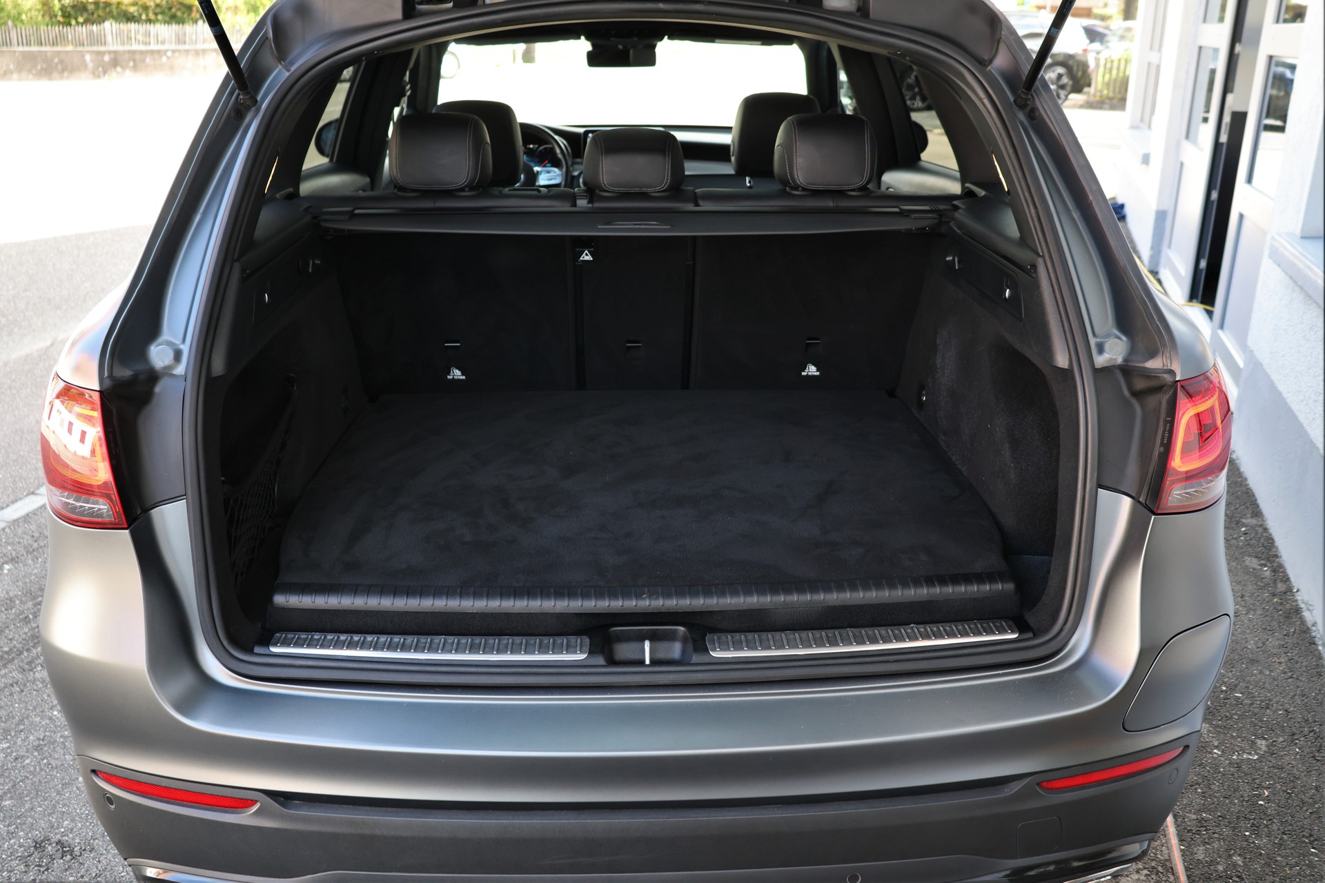 MERCEDES-BENZ GLC 300 de AMG Line 4Matic 9G-Tronic (CH) *Designo Magno Grey*-image-16