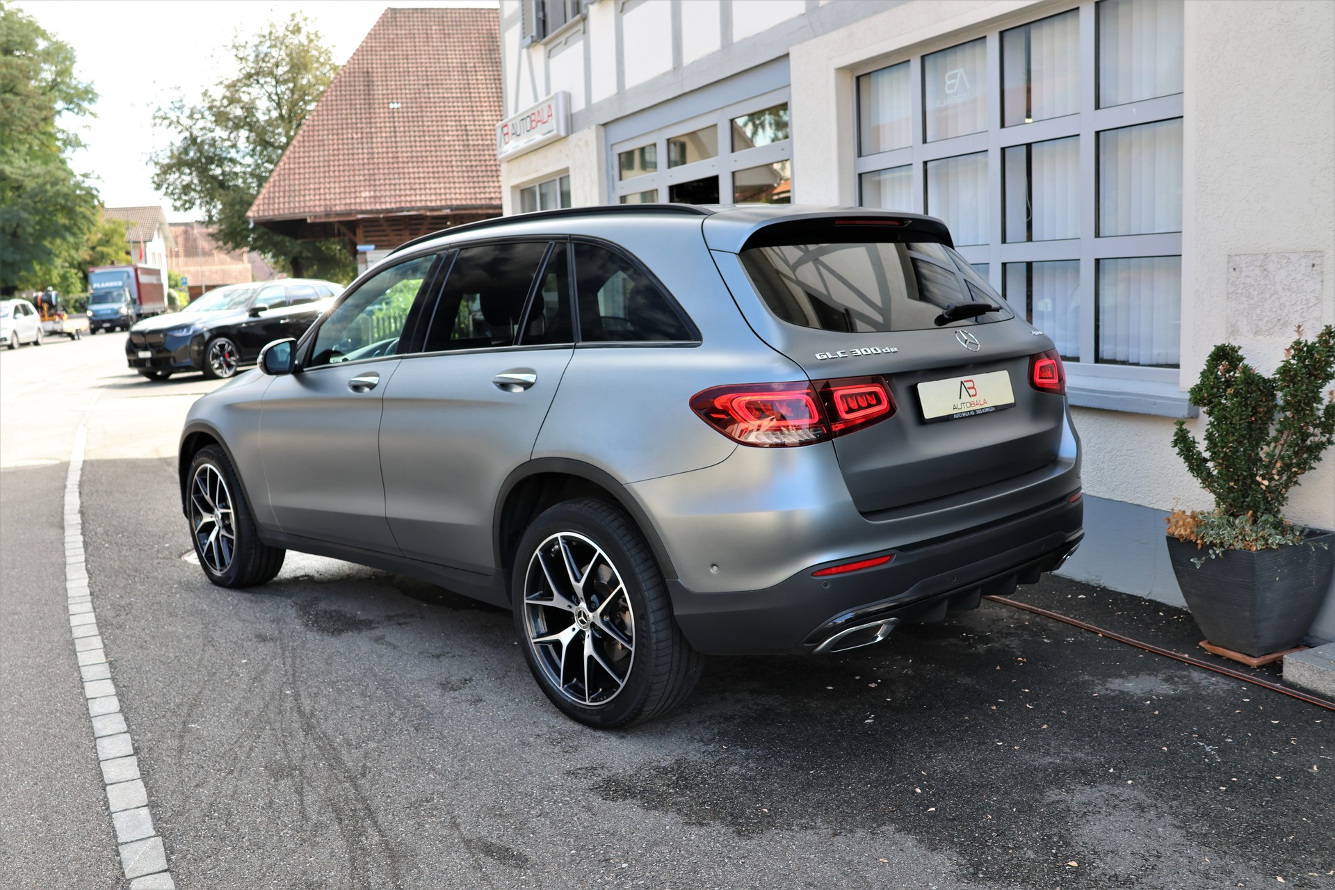 MERCEDES-BENZ GLC 300 de AMG Line 4Matic 9G-Tronic (CH) *Designo Magno Grey*-image-5