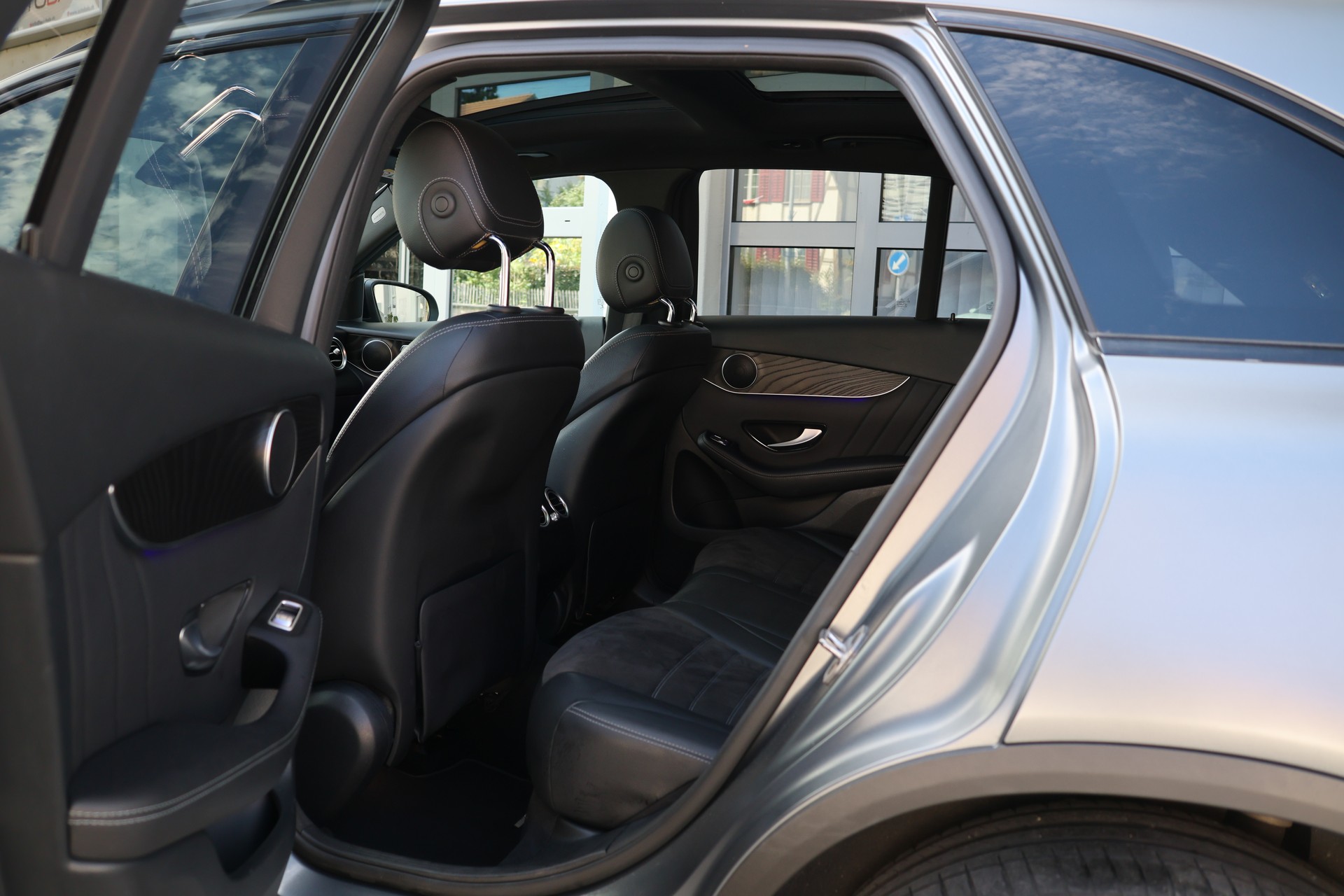 MERCEDES-BENZ GLC 300 de AMG Line 4Matic 9G-Tronic (CH) *Designo Magno Grey*-image-11