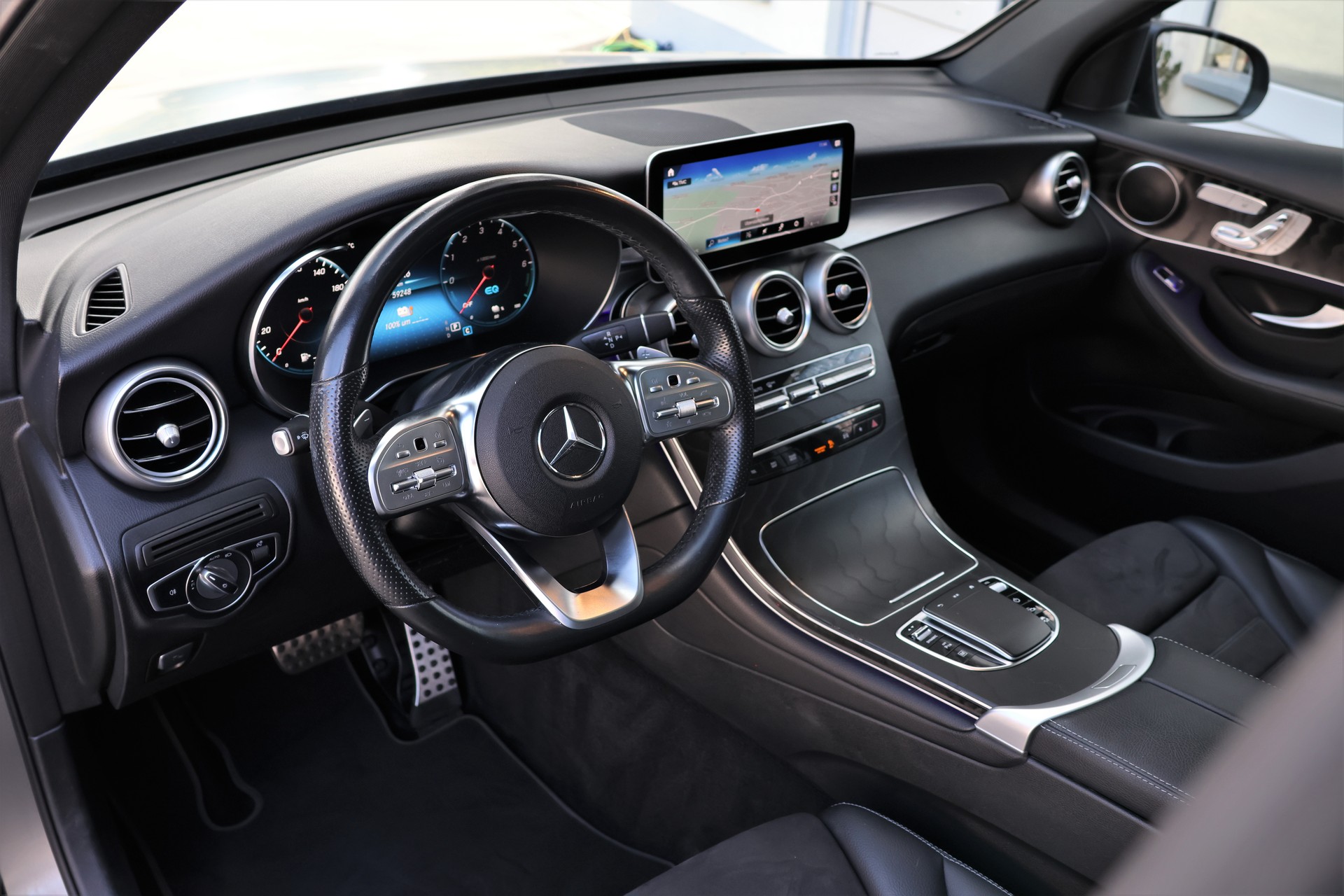 MERCEDES-BENZ GLC 300 de AMG Line 4Matic 9G-Tronic (CH) *Designo Magno Grey*-image-8