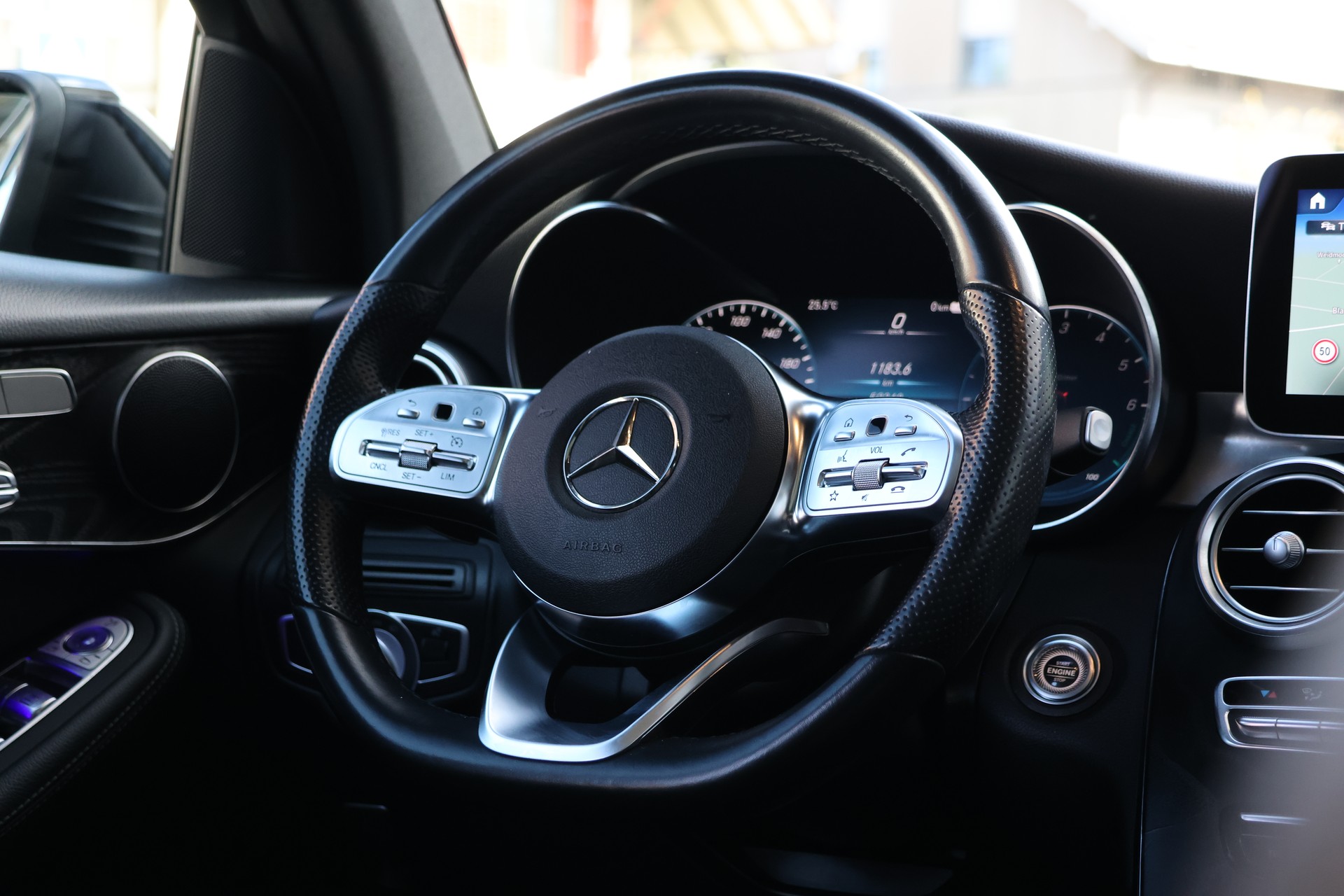 MERCEDES-BENZ GLC 300 de AMG Line 4Matic 9G-Tronic (CH) *Designo Magno Grey*-image-13