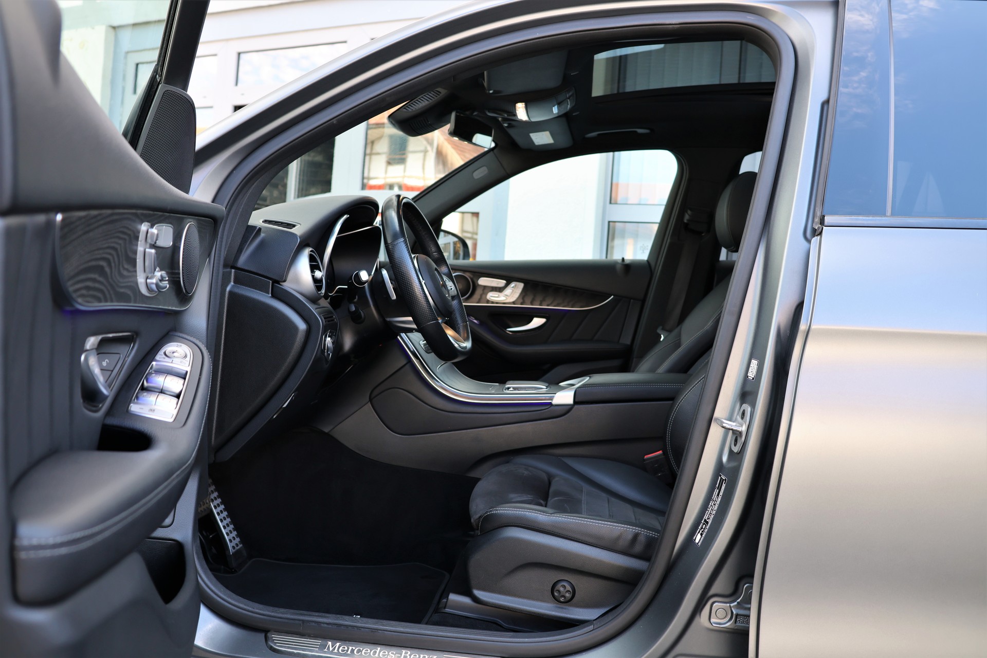 MERCEDES-BENZ GLC 300 de AMG Line 4Matic 9G-Tronic (CH) *Designo Magno Grey*-image-7