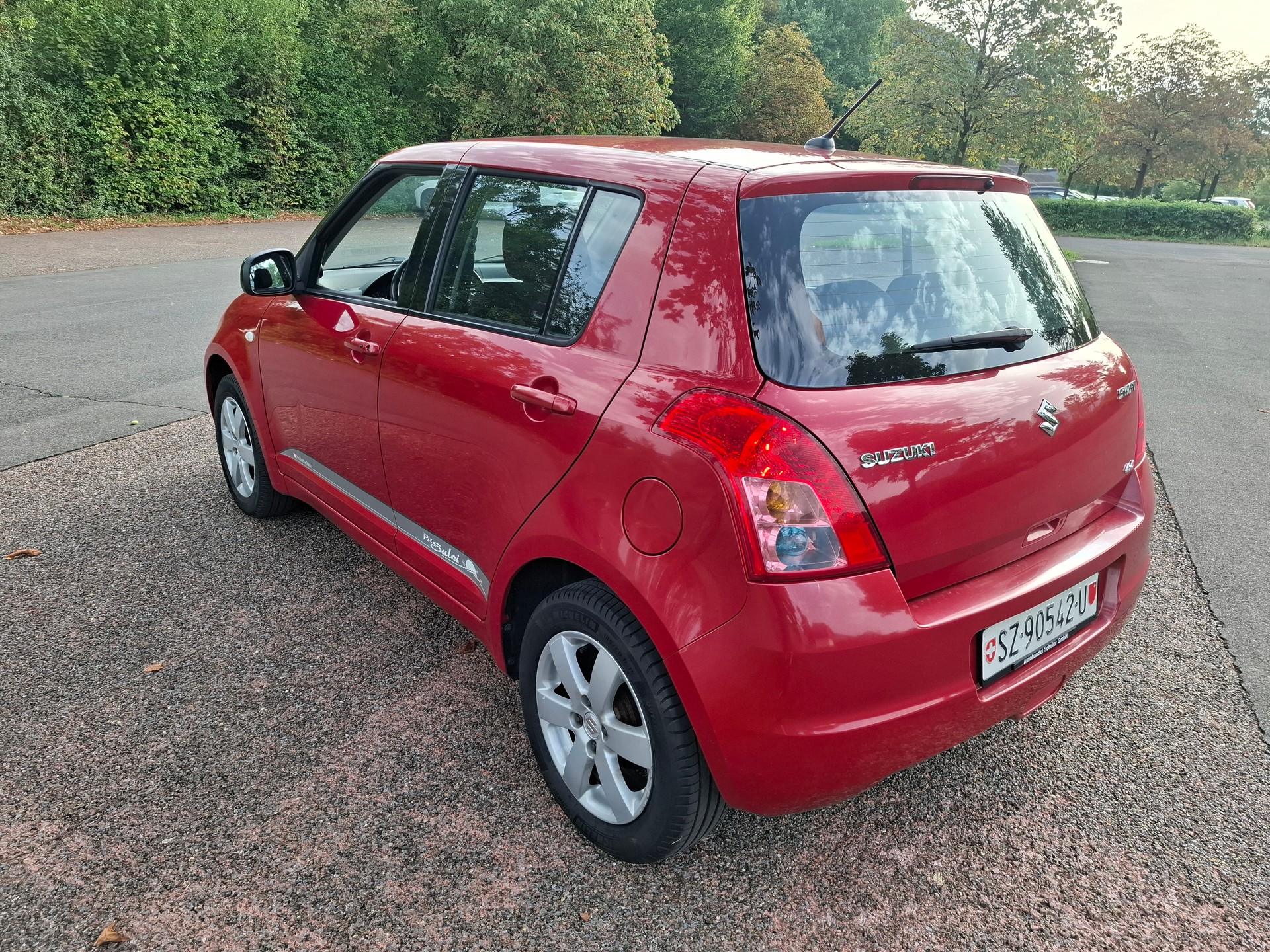 SUZUKI Swift 1.3i 16V GL Top Piz Sulai LE 4x4-image-6