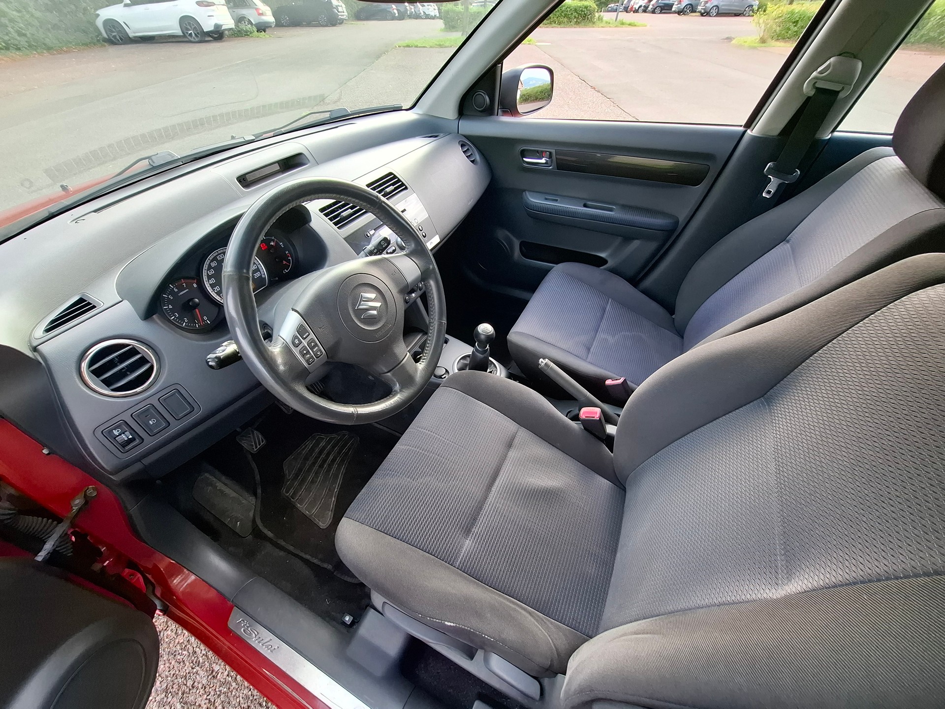 SUZUKI Swift 1.3i 16V GL Top Piz Sulai LE 4x4-image-10