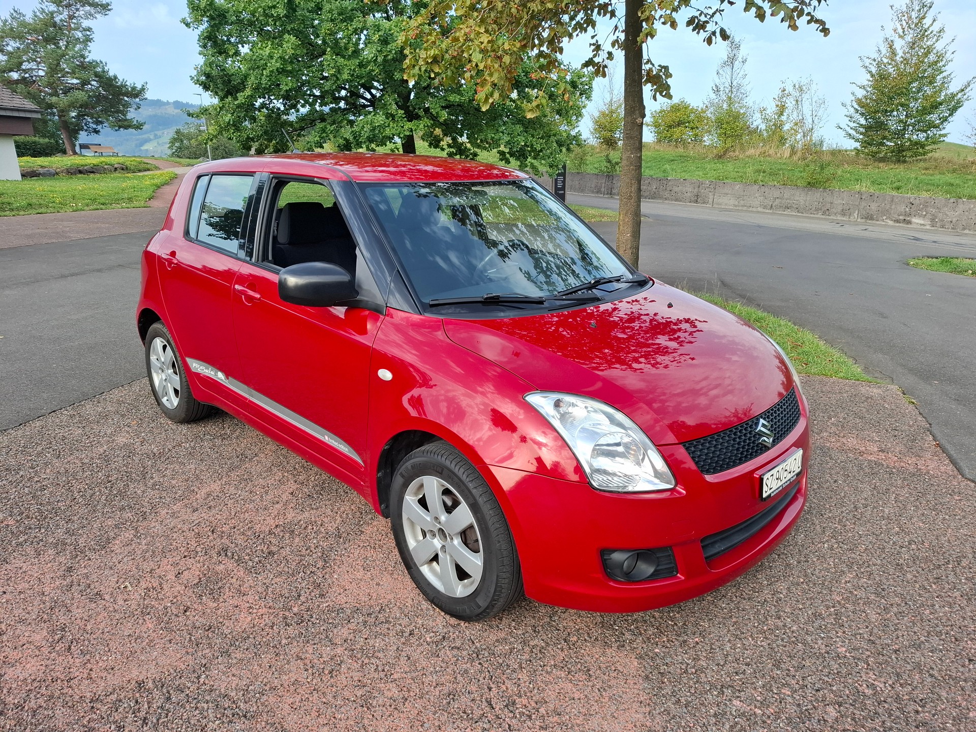 SUZUKI Swift 1.3i 16V GL Top Piz Sulai LE 4x4-image-0