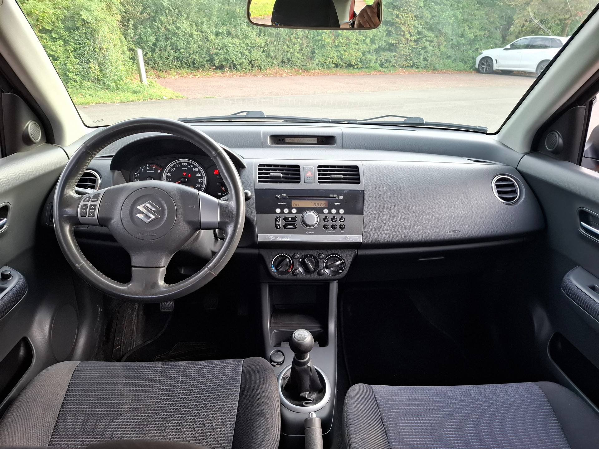 SUZUKI Swift 1.3i 16V GL Top Piz Sulai LE 4x4-image-9