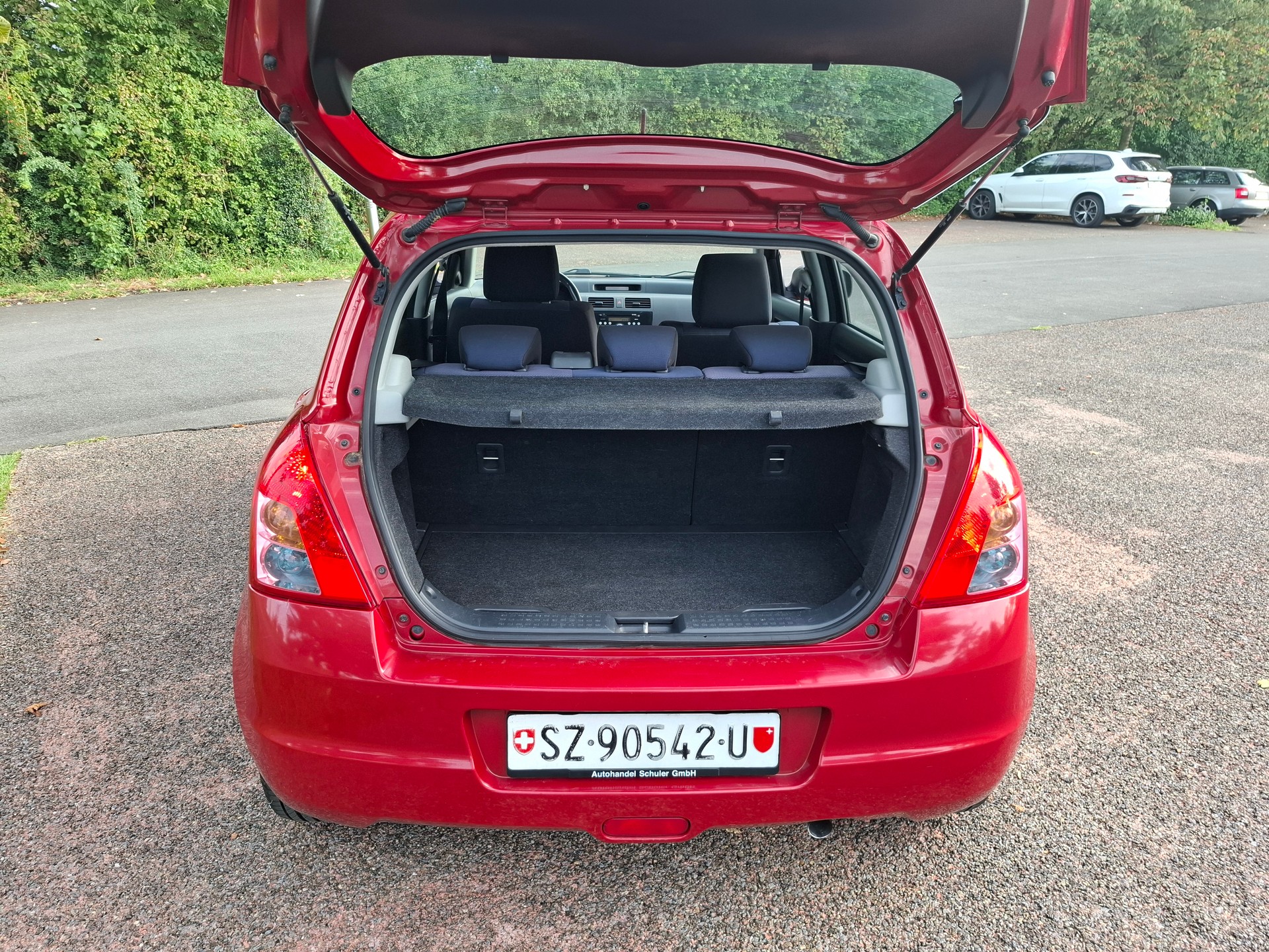 SUZUKI Swift 1.3i 16V GL Top Piz Sulai LE 4x4-image-8